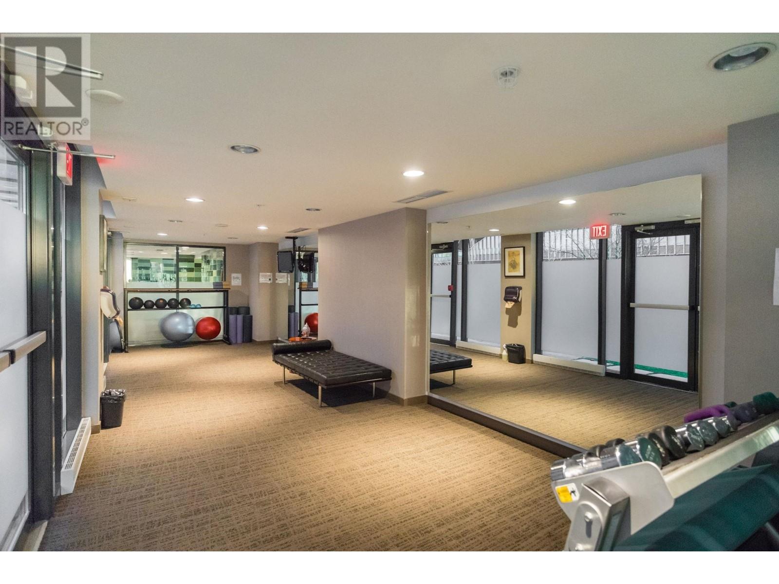 Listing Picture 20 of 34 : 907 33 SMITHE STREET, Vancouver / 溫哥華 - 魯藝地產 Yvonne Lu Group - MLS Medallion Club Member