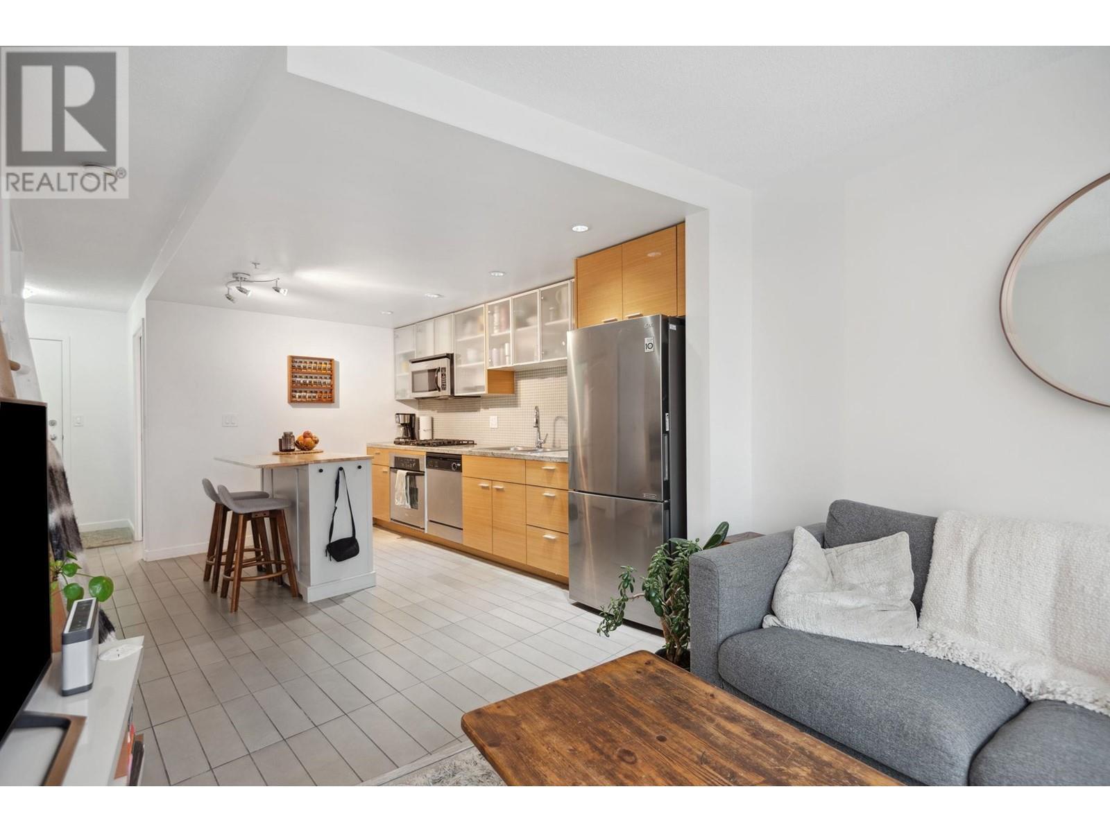 Listing Picture 8 of 34 : 907 33 SMITHE STREET, Vancouver / 溫哥華 - 魯藝地產 Yvonne Lu Group - MLS Medallion Club Member