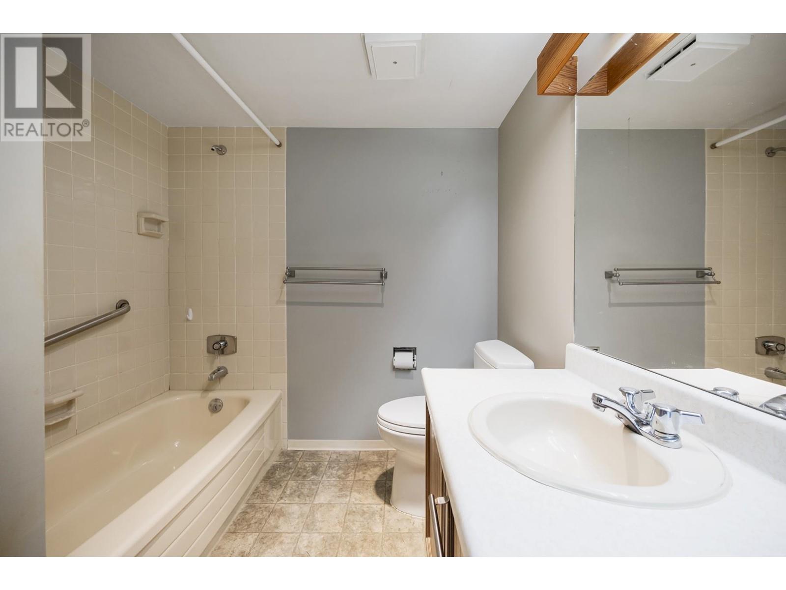 Listing Picture 34 of 40 : 105 4101 YEW STREET, Vancouver / 溫哥華 - 魯藝地產 Yvonne Lu Group - MLS Medallion Club Member