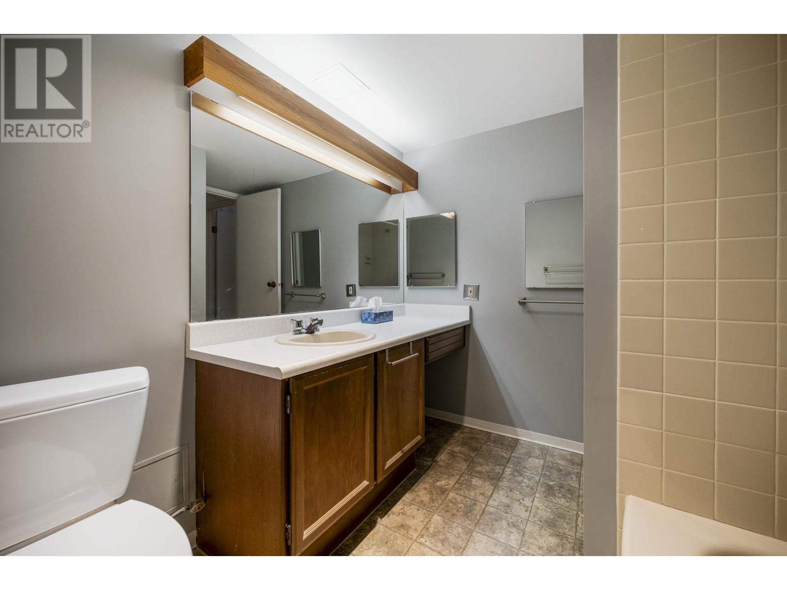 Listing Picture 35 of 40 : 105 4101 YEW STREET, Vancouver / 溫哥華 - 魯藝地產 Yvonne Lu Group - MLS Medallion Club Member