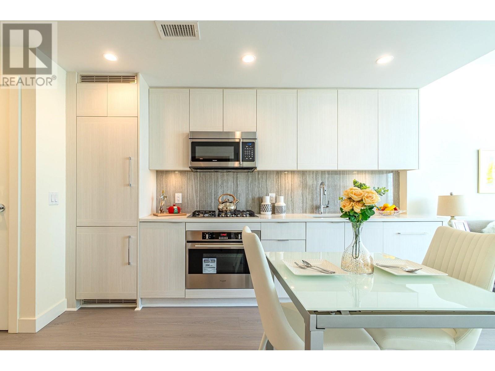 Listing Picture 12 of 38 : 906 5051 IMPERIAL STREET, Burnaby / 本拿比 - 魯藝地產 Yvonne Lu Group - MLS Medallion Club Member