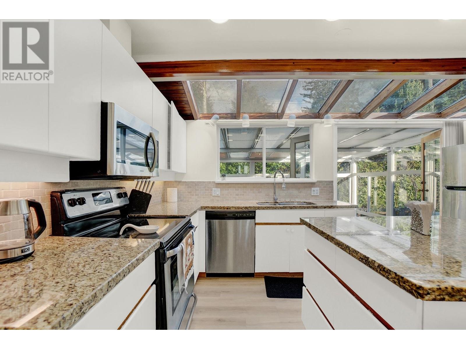 638 Elstree Place, North Vancouver, British Columbia  V7N 2Y3 - Photo 24 - R2965757