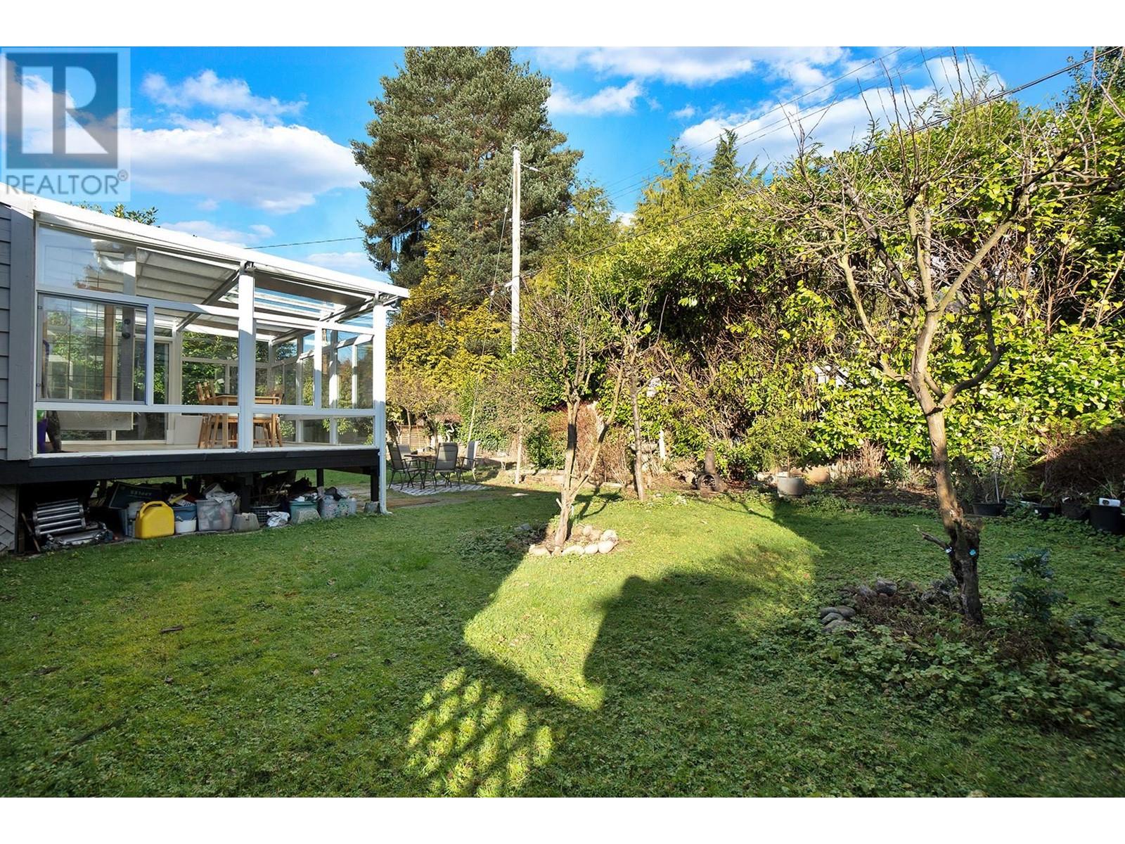 638 Elstree Place, North Vancouver, British Columbia  V7N 2Y3 - Photo 9 - R2965757