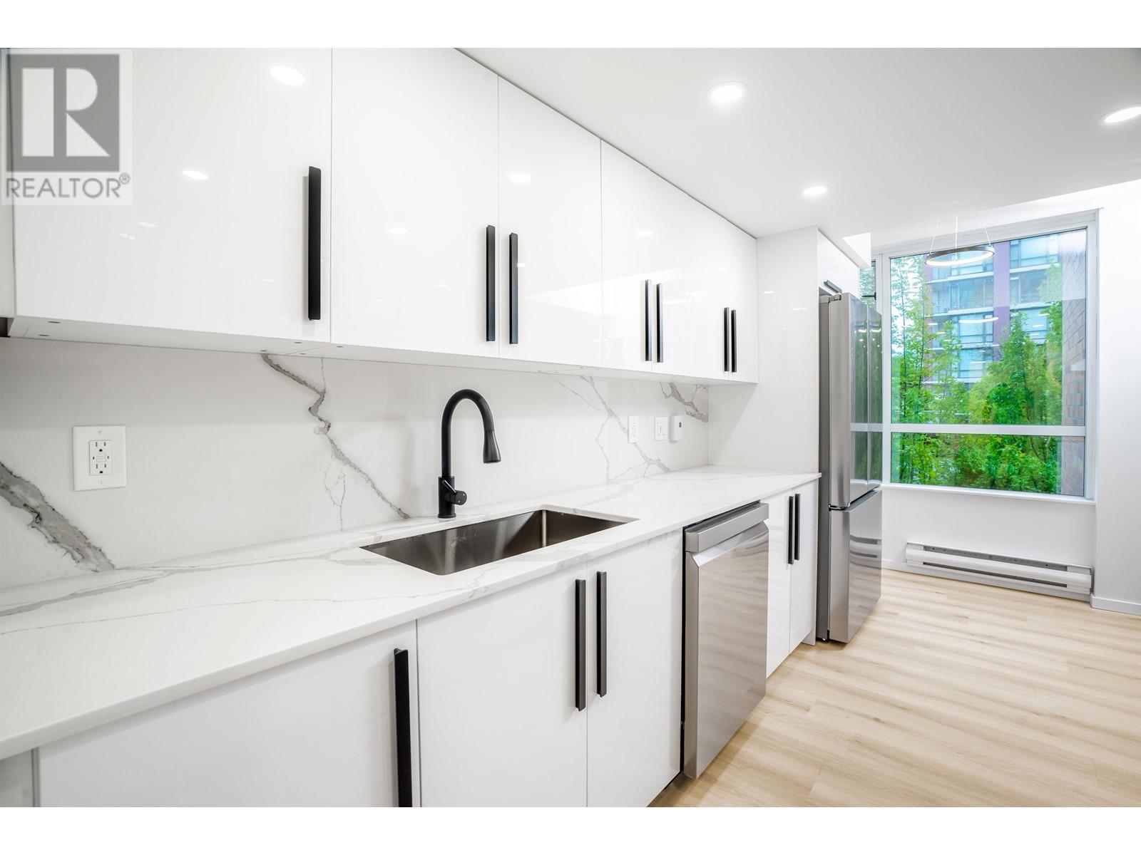 Listing Picture 10 of 29 : 204 8280 WESTMINSTER HIGHWAY, Richmond / 烈治文 - 魯藝地產 Yvonne Lu Group - MLS Medallion Club Member