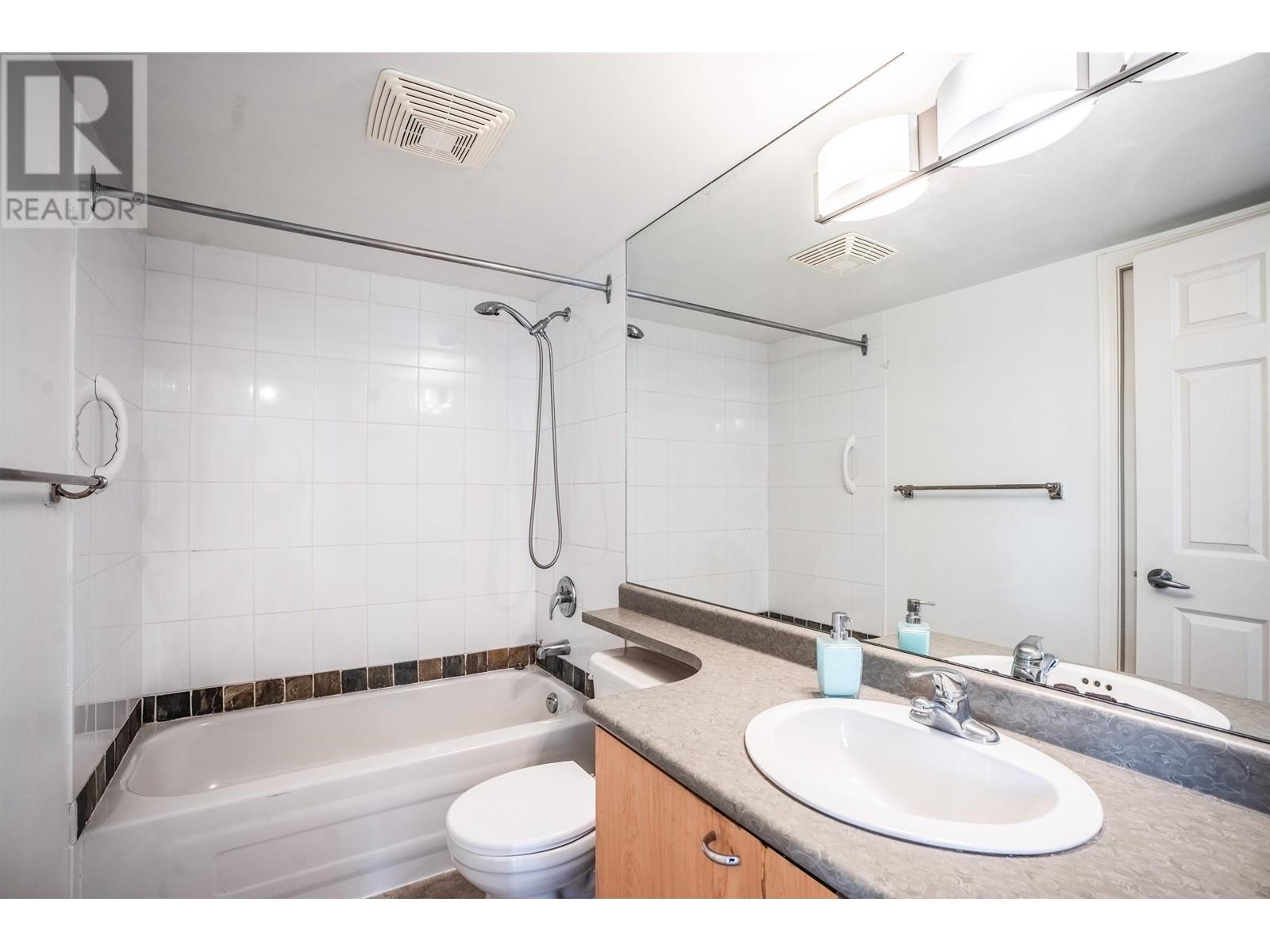 Listing Picture 23 of 33 : 1408 1420 W GEORGIA STREET, Vancouver / 溫哥華 - 魯藝地產 Yvonne Lu Group - MLS Medallion Club Member