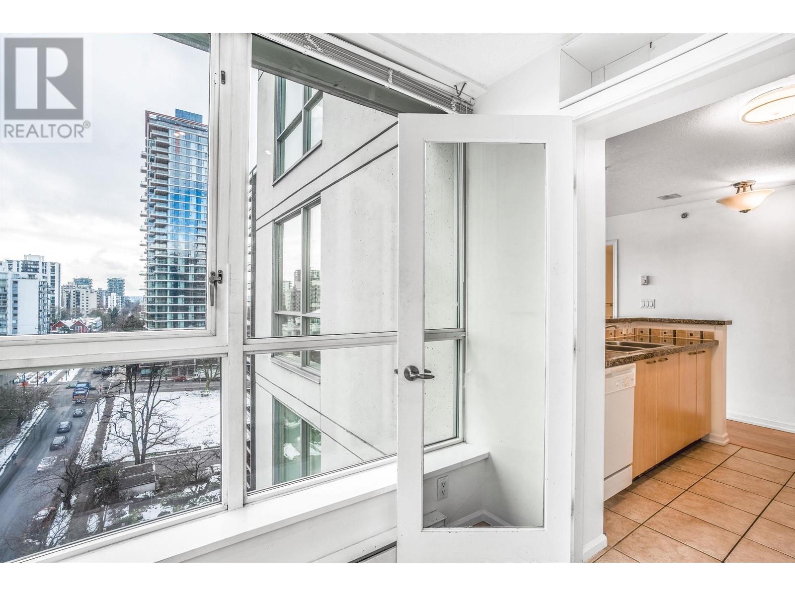 Listing Picture 19 of 33 : 1408 1420 W GEORGIA STREET, Vancouver / 溫哥華 - 魯藝地產 Yvonne Lu Group - MLS Medallion Club Member