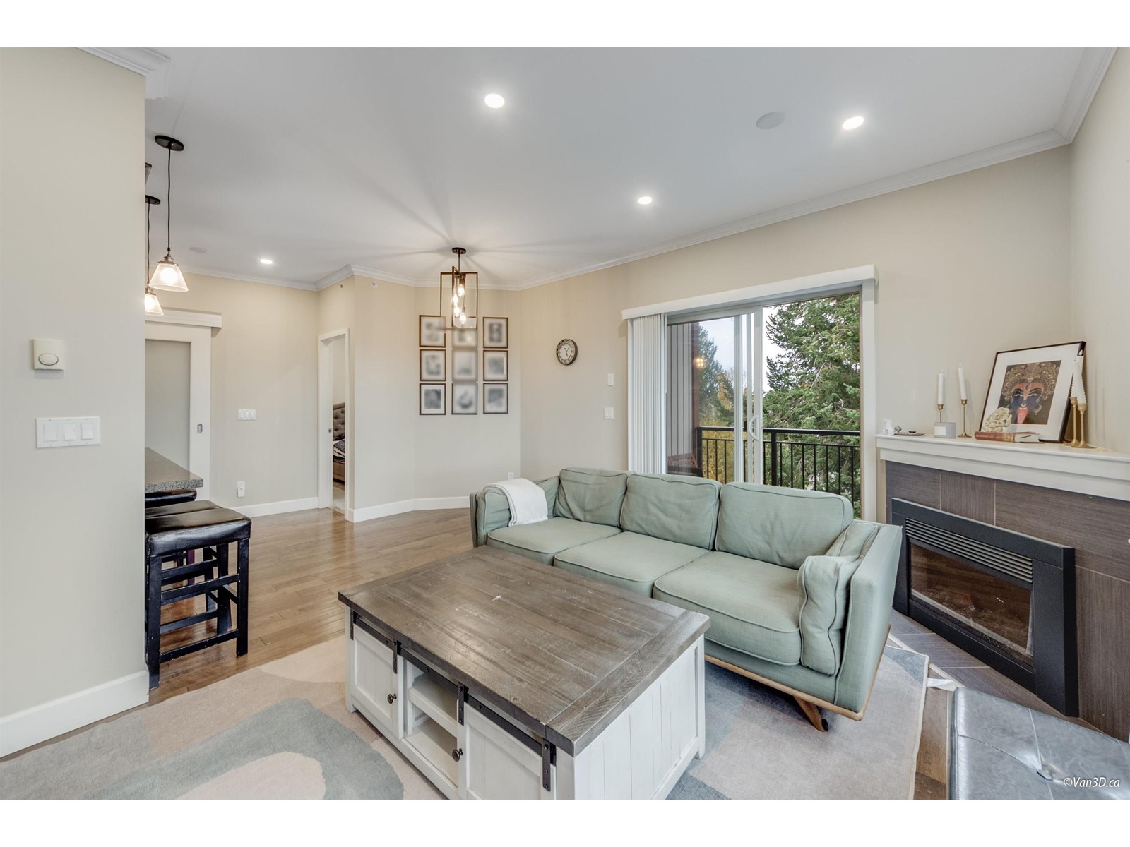 401 15268 18 Avenue, Surrey, British Columbia  V4A 1W8 - Photo 4 - R2965408