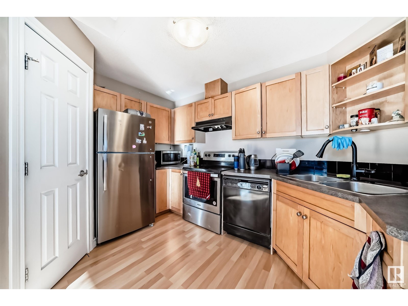Property at #48 150 EDWARDS DR SW image 4