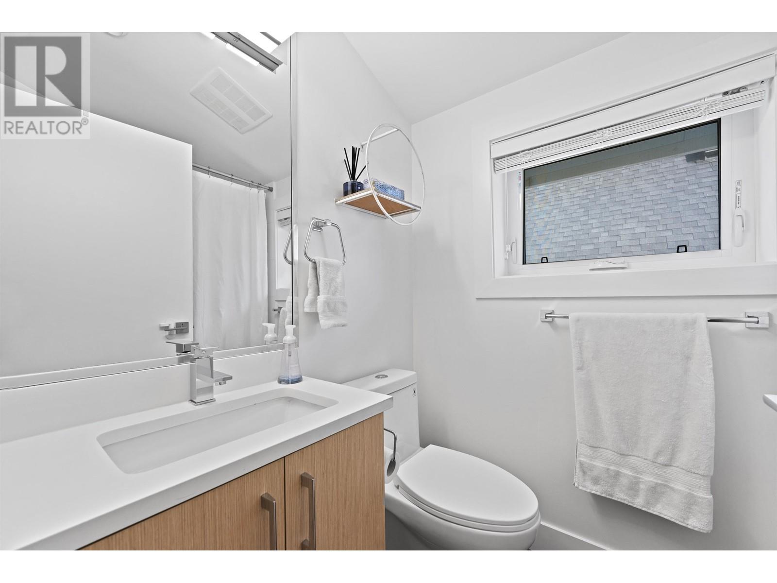 Listing Picture 23 of 39 : 1052 E 11TH AVENUE, Vancouver / 溫哥華 - 魯藝地產 Yvonne Lu Group - MLS Medallion Club Member