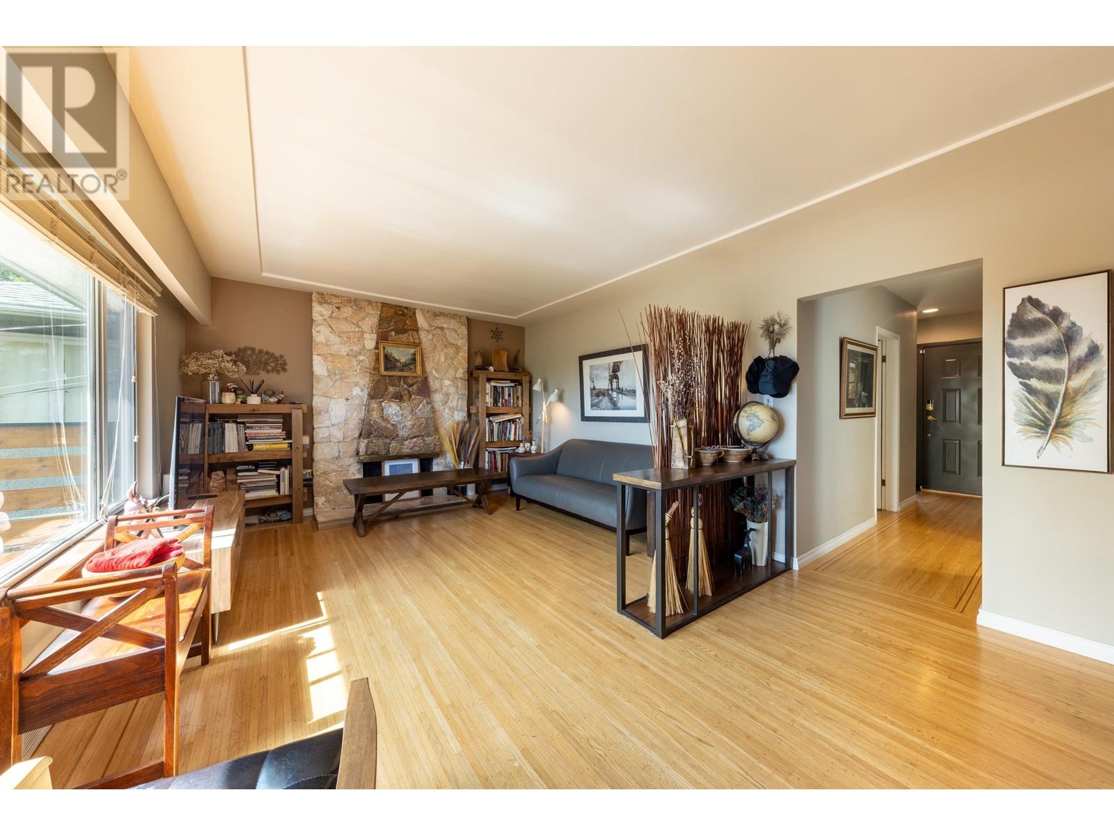 5668 Ewart Street, Burnaby, British Columbia  V5J 2W7 - Photo 7 - R2965208