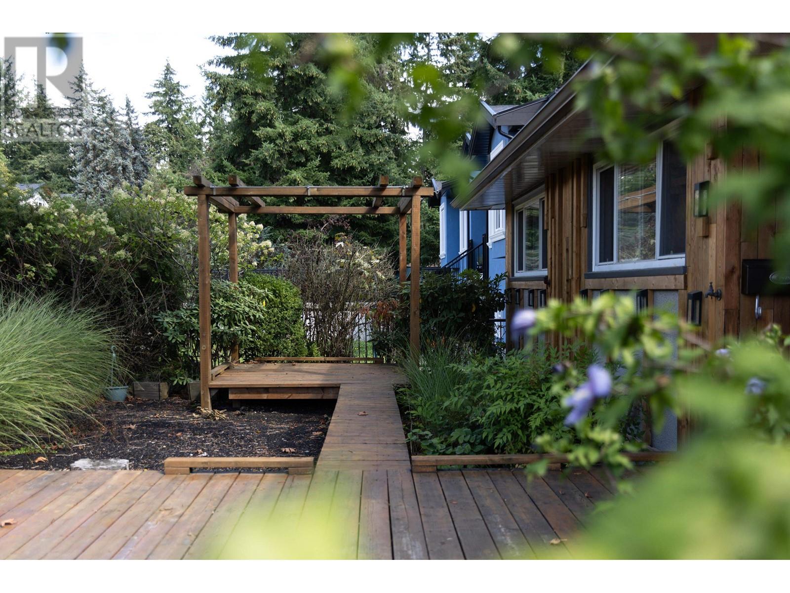 5668 Ewart Street, Burnaby, British Columbia  V5J 2W7 - Photo 5 - R2965208