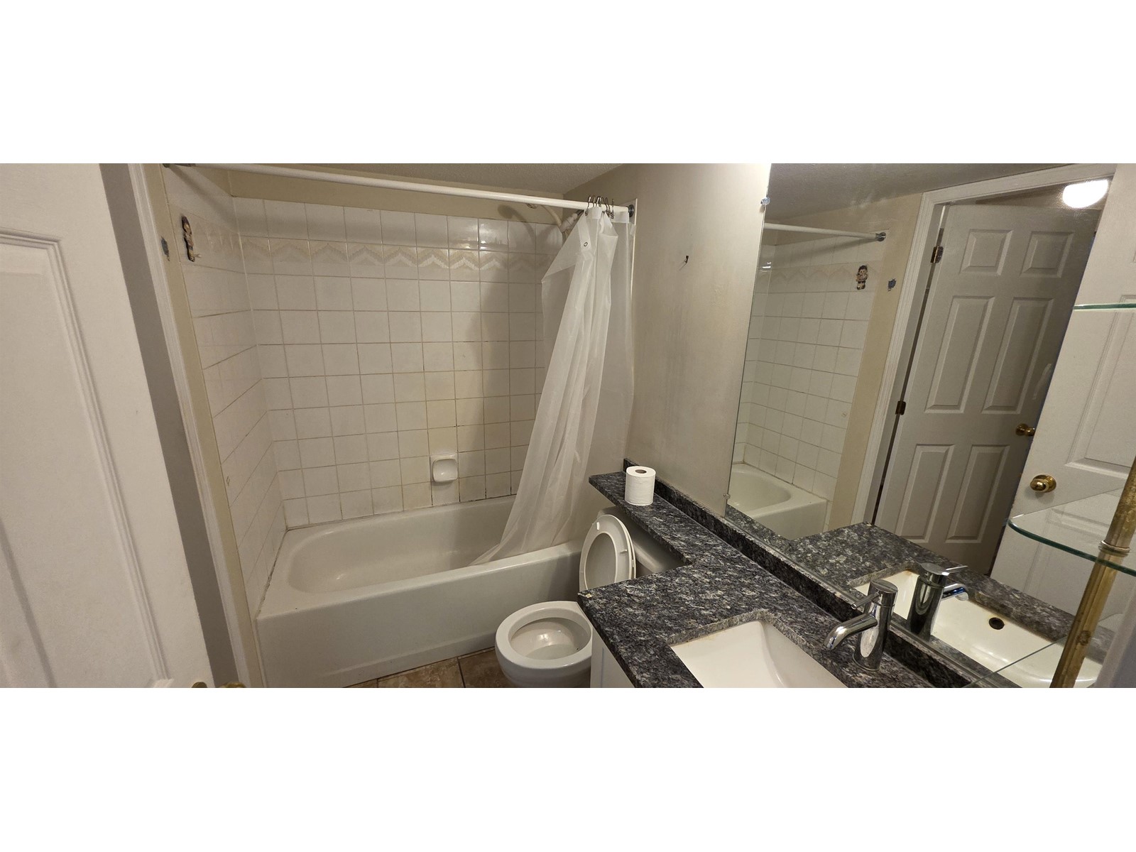 208 12769 72 Avenue, Surrey, British Columbia  V3W 2M7 - Photo 11 - R2946466