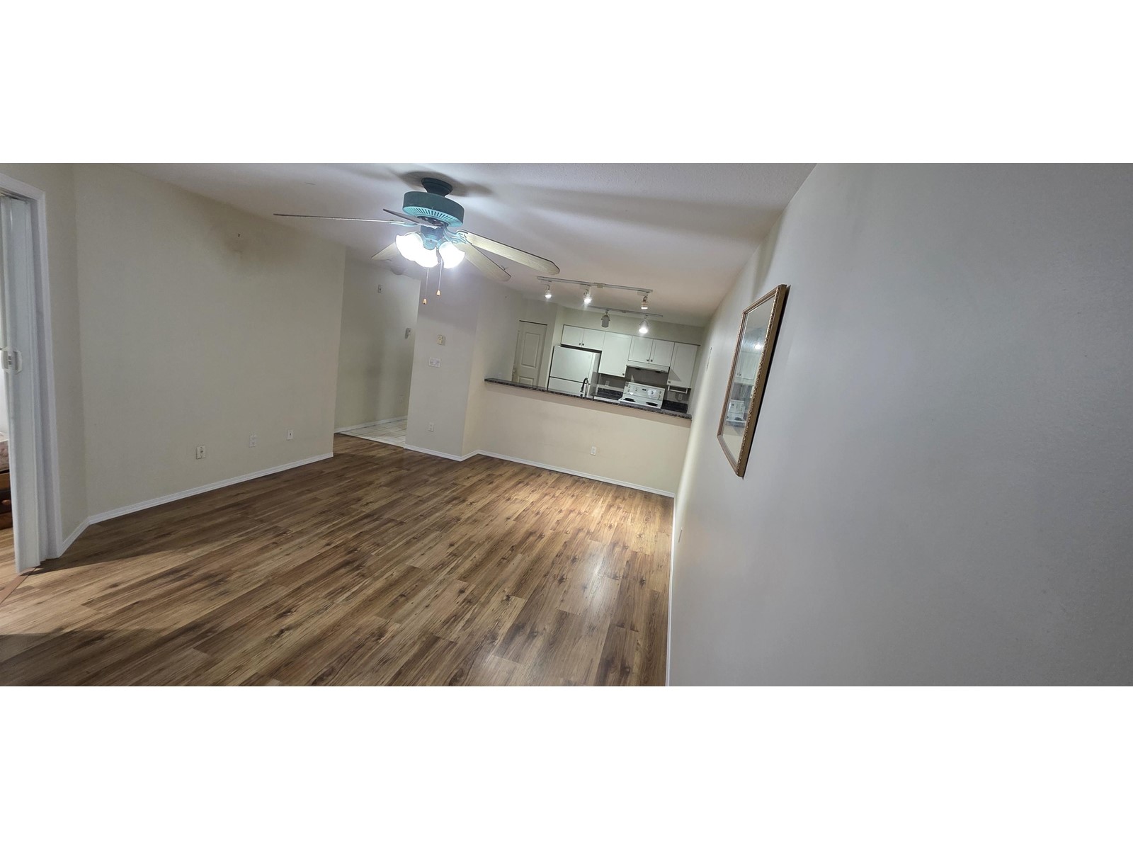 208 12769 72 Avenue, Surrey, British Columbia  V3W 2M7 - Photo 8 - R2946466