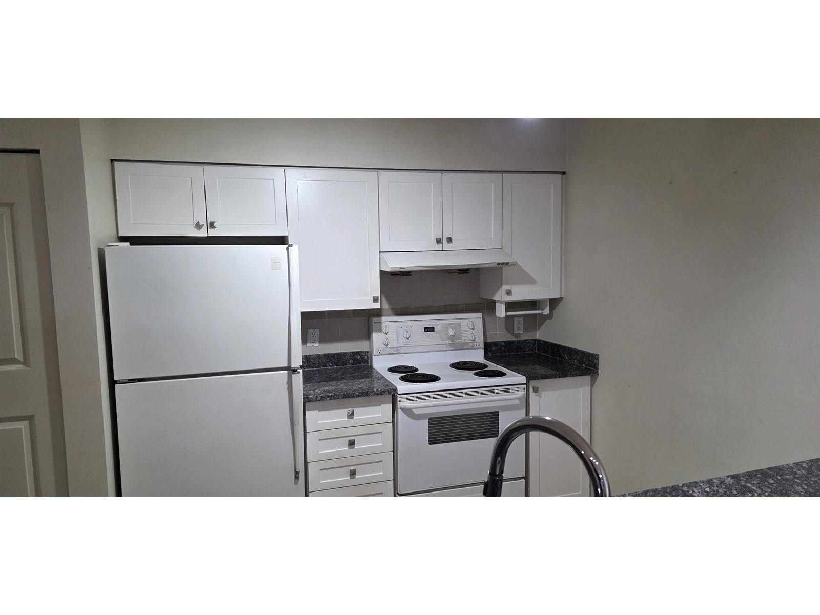 208 12769 72 Avenue, Surrey, British Columbia  V3W 2M7 - Photo 2 - R2946466