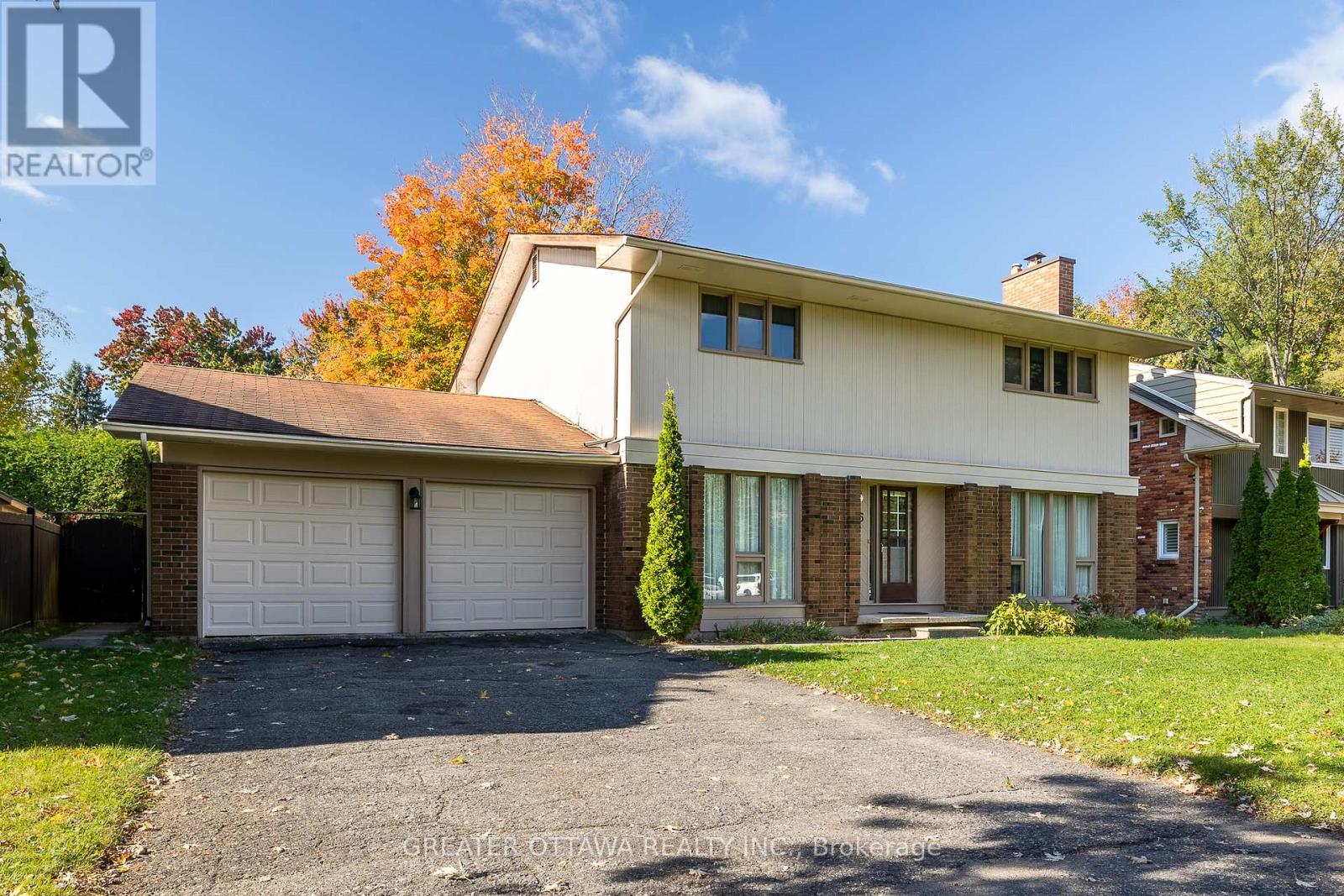 15 Rutherford Crescent S, Ottawa, Ontario  K2K 1N1 - Photo 1 - X11968182