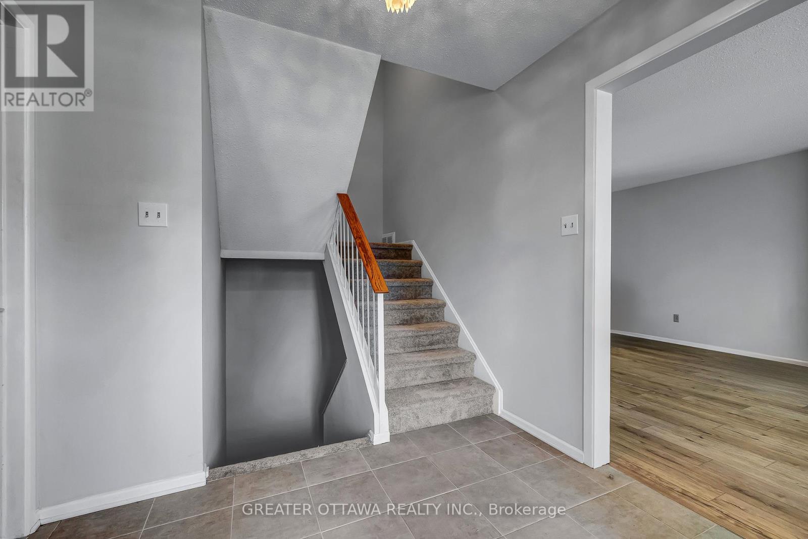 15 Rutherford Crescent S, Ottawa, Ontario  K2K 1N1 - Photo 4 - X11968182