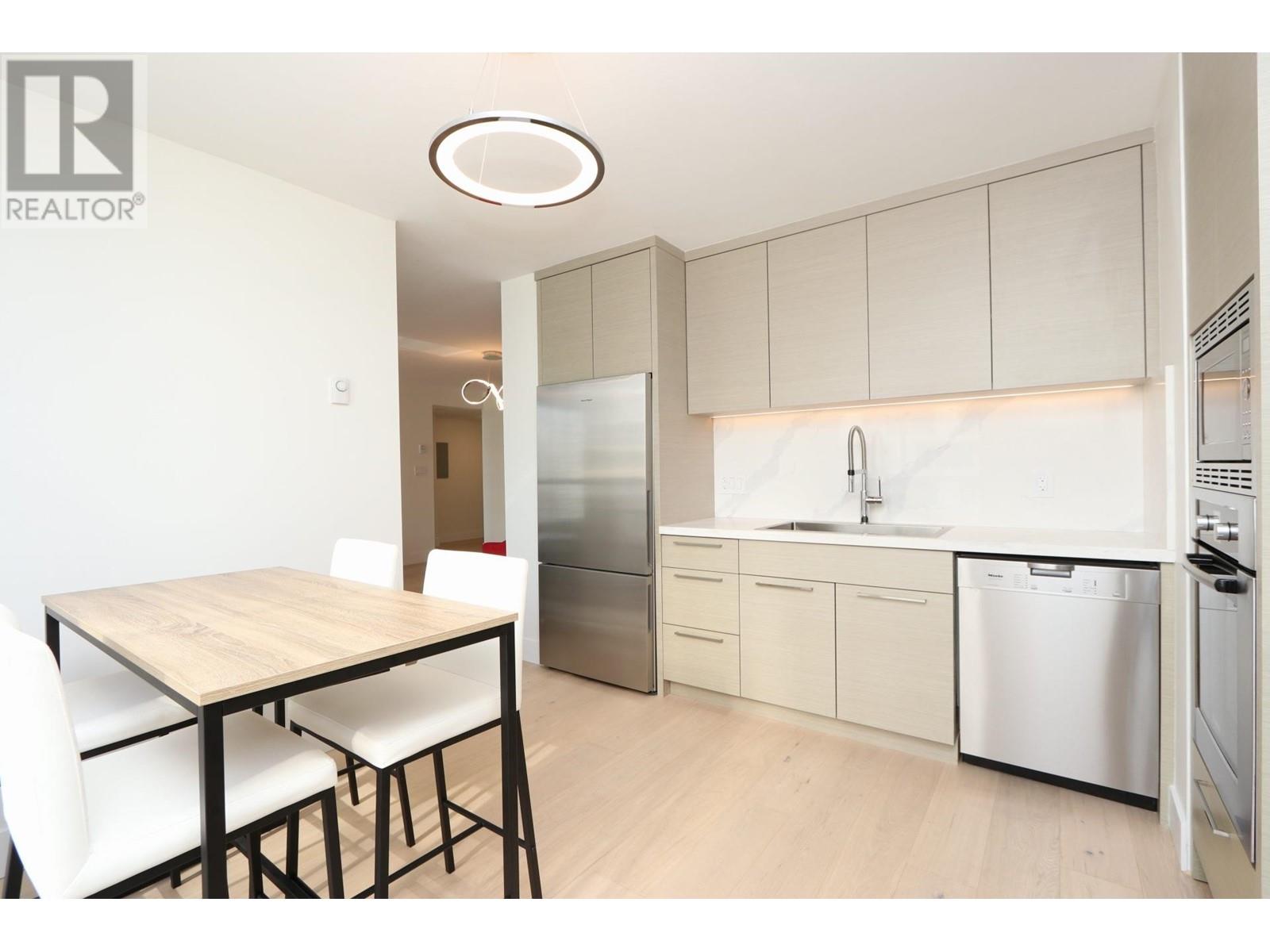 Listing Picture 8 of 26 : 2201 1500 HOWE STREET, Vancouver / 溫哥華 - 魯藝地產 Yvonne Lu Group - MLS Medallion Club Member