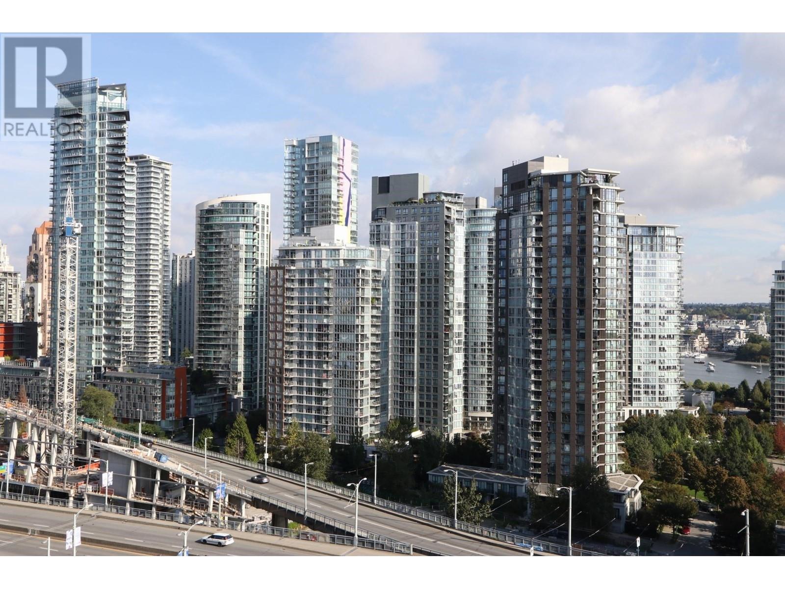 Listing Picture 18 of 26 : 2201 1500 HOWE STREET, Vancouver / 溫哥華 - 魯藝地產 Yvonne Lu Group - MLS Medallion Club Member