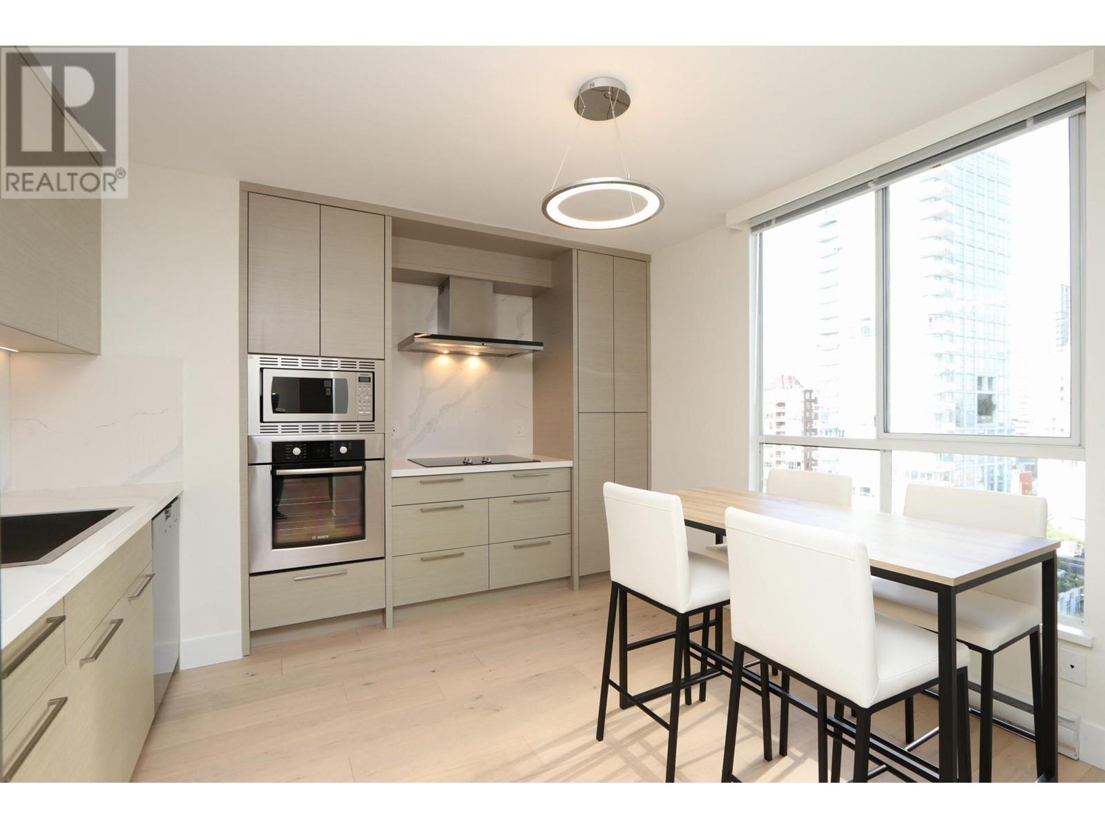 Listing Picture 7 of 26 : 2201 1500 HOWE STREET, Vancouver / 溫哥華 - 魯藝地產 Yvonne Lu Group - MLS Medallion Club Member