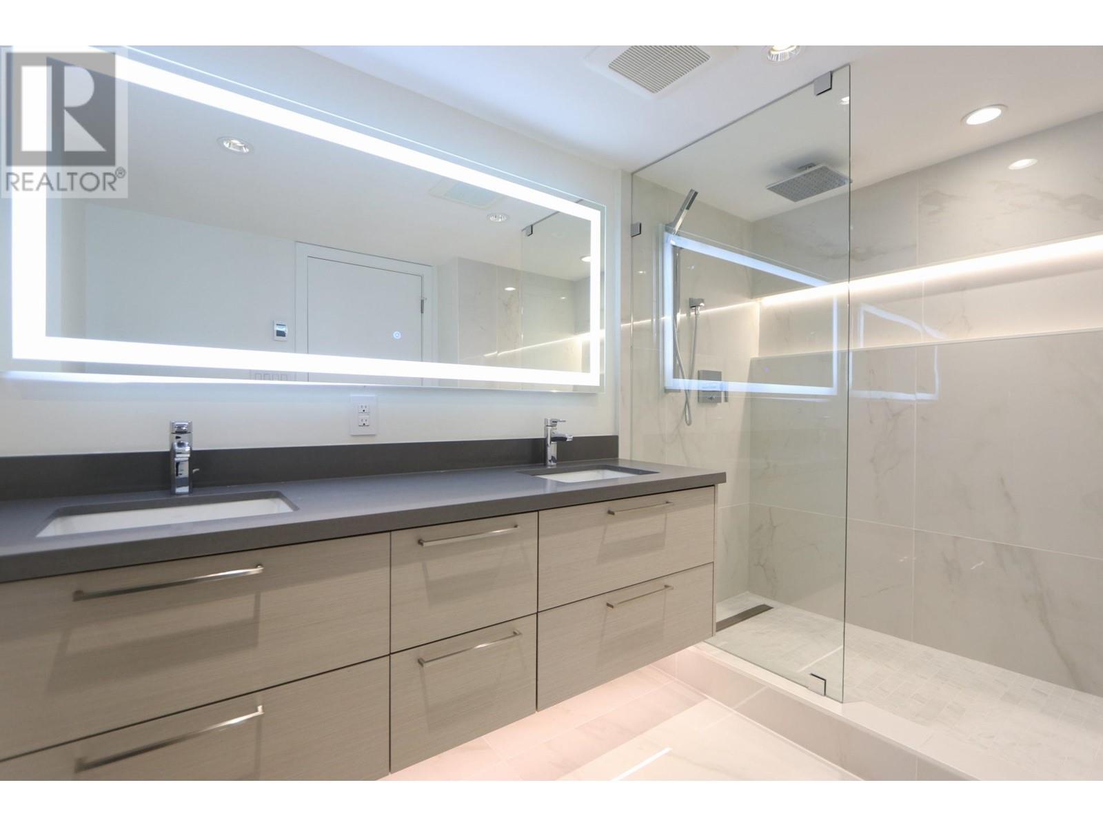 Listing Picture 12 of 26 : 2201 1500 HOWE STREET, Vancouver / 溫哥華 - 魯藝地產 Yvonne Lu Group - MLS Medallion Club Member