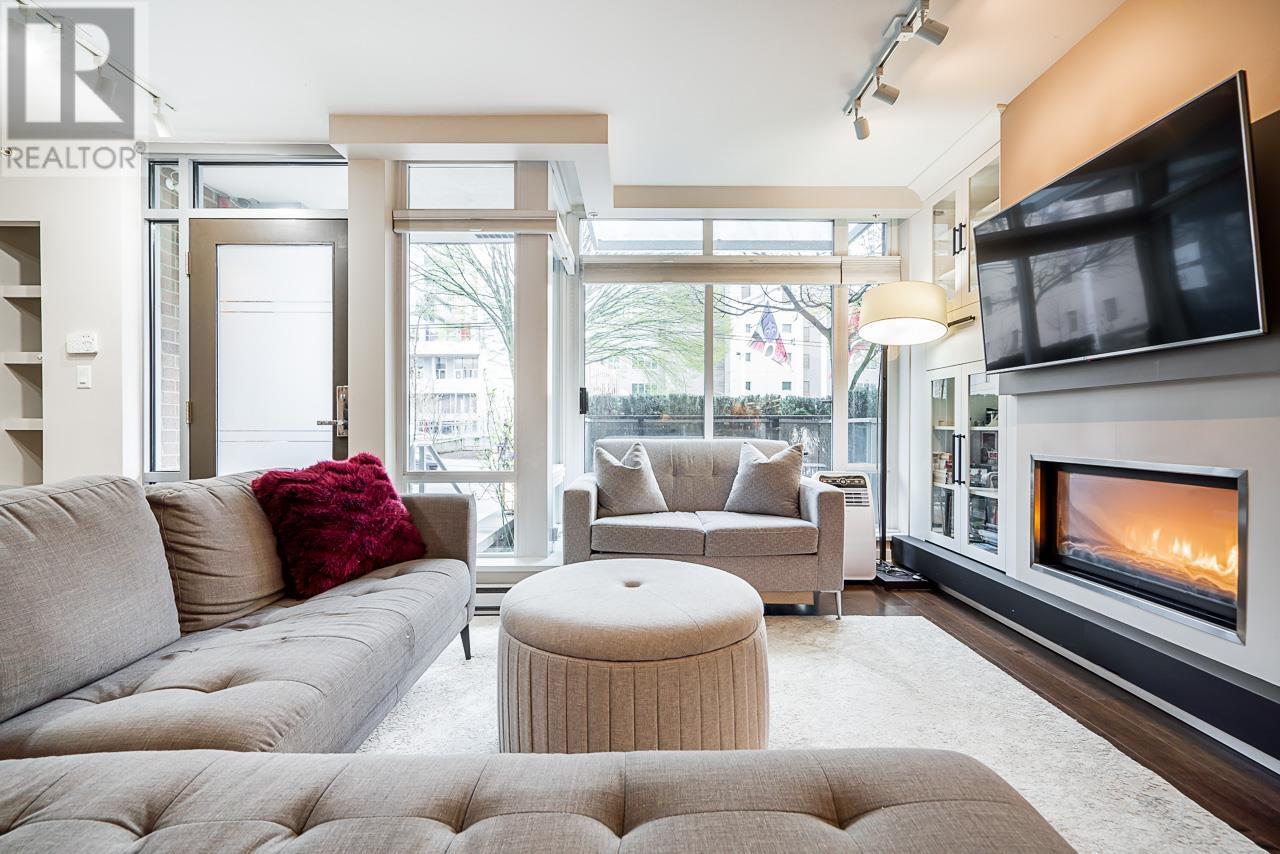 Listing Picture 3 of 30 : 861 RICHARDS STREET, Vancouver / 溫哥華 - 魯藝地產 Yvonne Lu Group - MLS Medallion Club Member