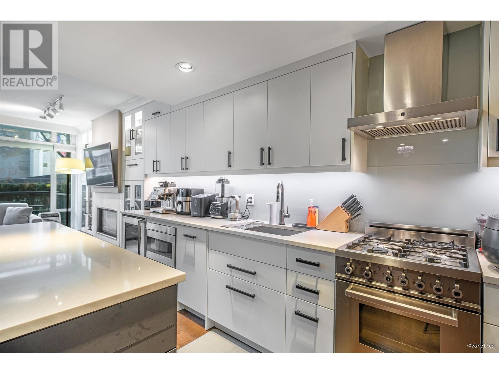 Listing Picture 7 of 30 : 861 RICHARDS STREET, Vancouver / 溫哥華 - 魯藝地產 Yvonne Lu Group - MLS Medallion Club Member