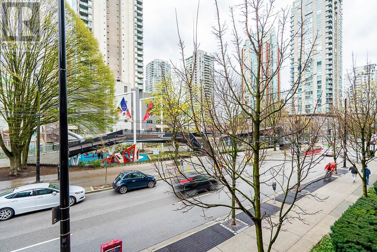 Listing Picture 22 of 30 : 861 RICHARDS STREET, Vancouver / 溫哥華 - 魯藝地產 Yvonne Lu Group - MLS Medallion Club Member