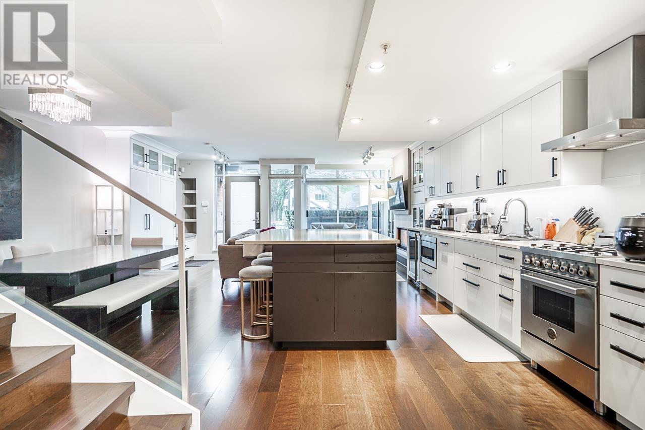 Listing Picture 11 of 30 : 861 RICHARDS STREET, Vancouver / 溫哥華 - 魯藝地產 Yvonne Lu Group - MLS Medallion Club Member