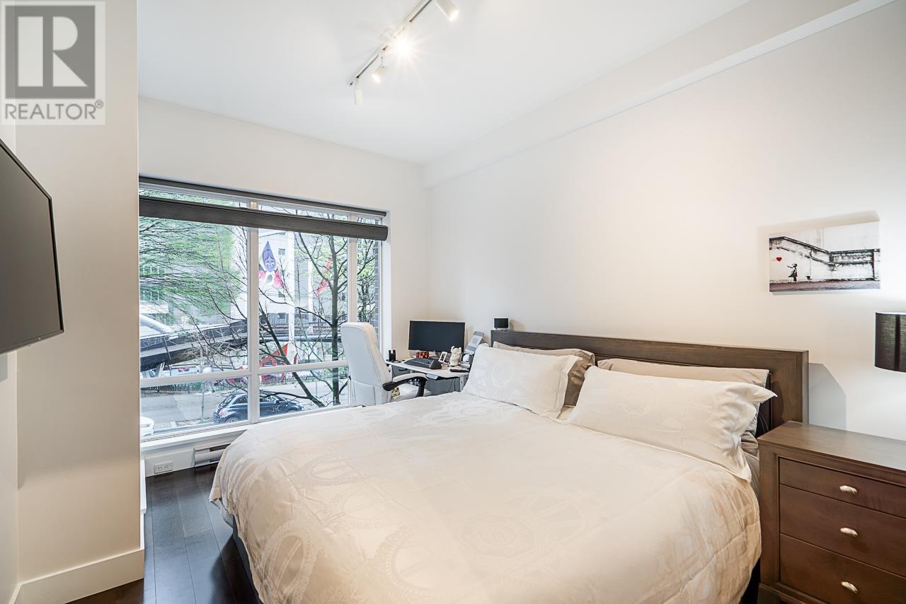 Listing Picture 17 of 30 : 861 RICHARDS STREET, Vancouver / 溫哥華 - 魯藝地產 Yvonne Lu Group - MLS Medallion Club Member