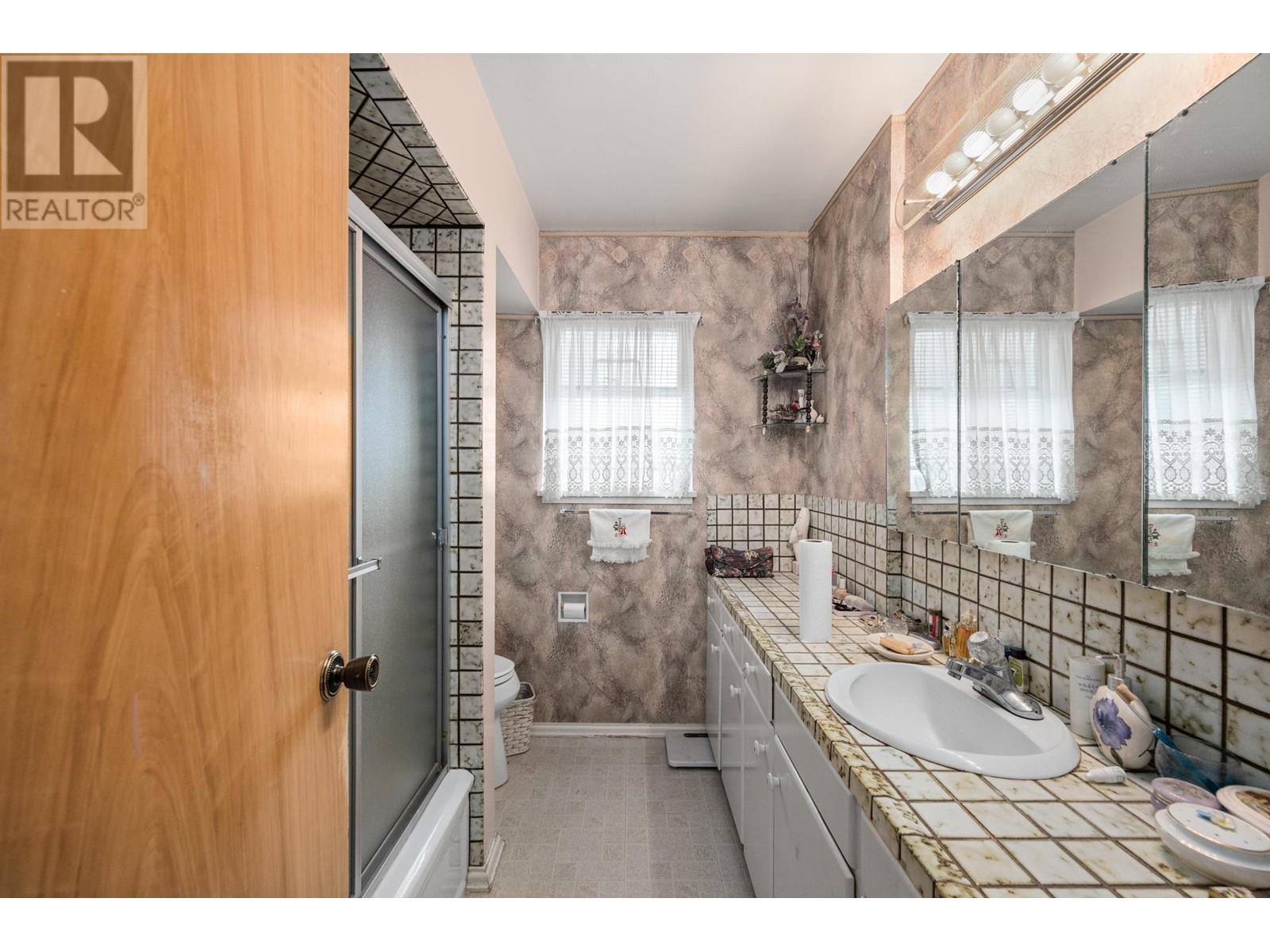 8274 Wedgewood Street, Burnaby, British Columbia  V3N 1C4 - Photo 16 - R2963001