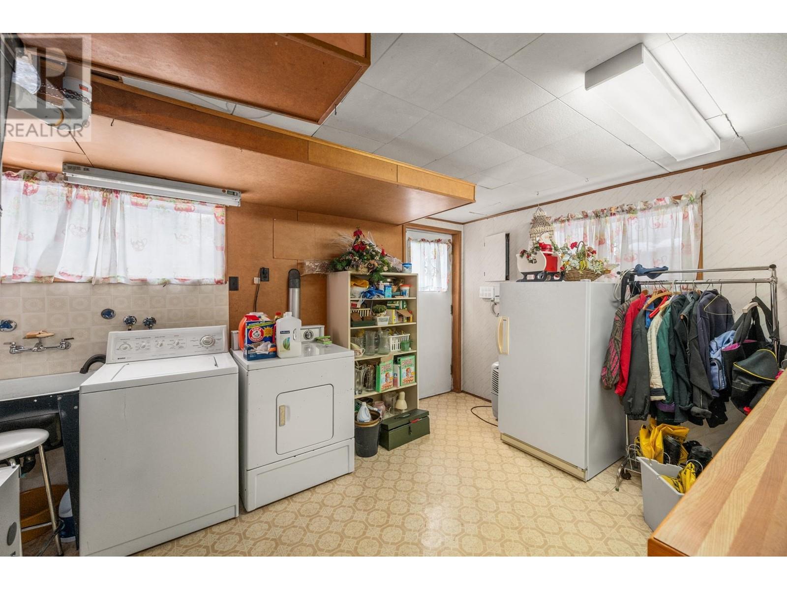 8274 Wedgewood Street, Burnaby, British Columbia  V3N 1C4 - Photo 23 - R2963001
