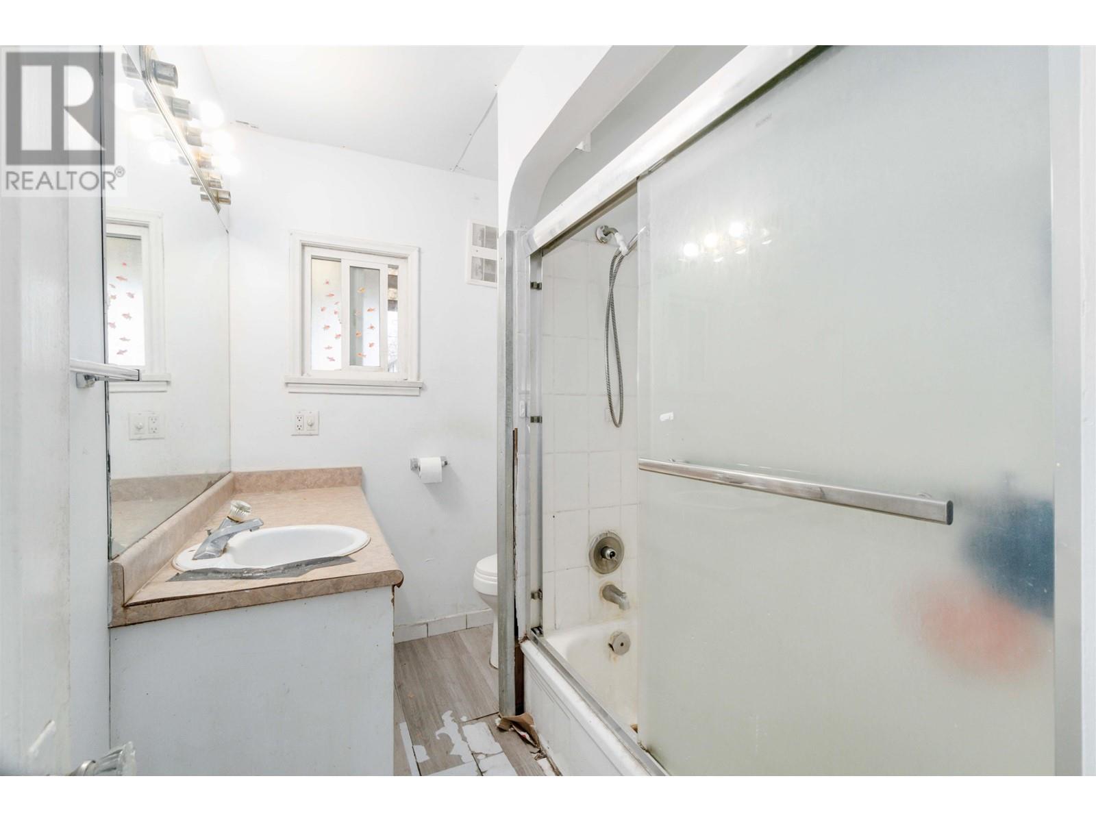 Listing Picture 13 of 38 : 453 E 47TH AVENUE, Vancouver / 溫哥華 - 魯藝地產 Yvonne Lu Group - MLS Medallion Club Member