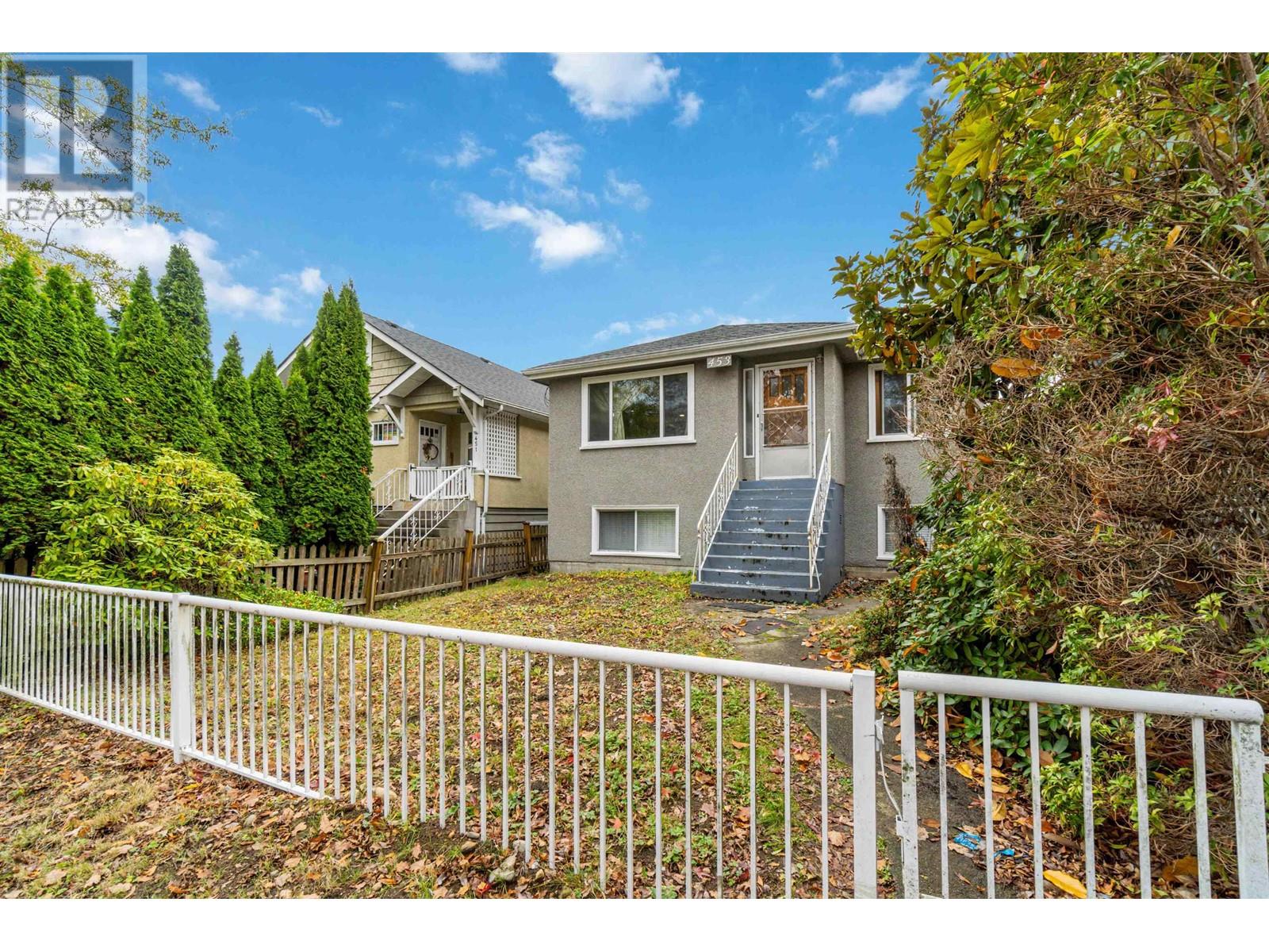 Listing Picture 2 of 38 : 453 E 47TH AVENUE, Vancouver / 溫哥華 - 魯藝地產 Yvonne Lu Group - MLS Medallion Club Member