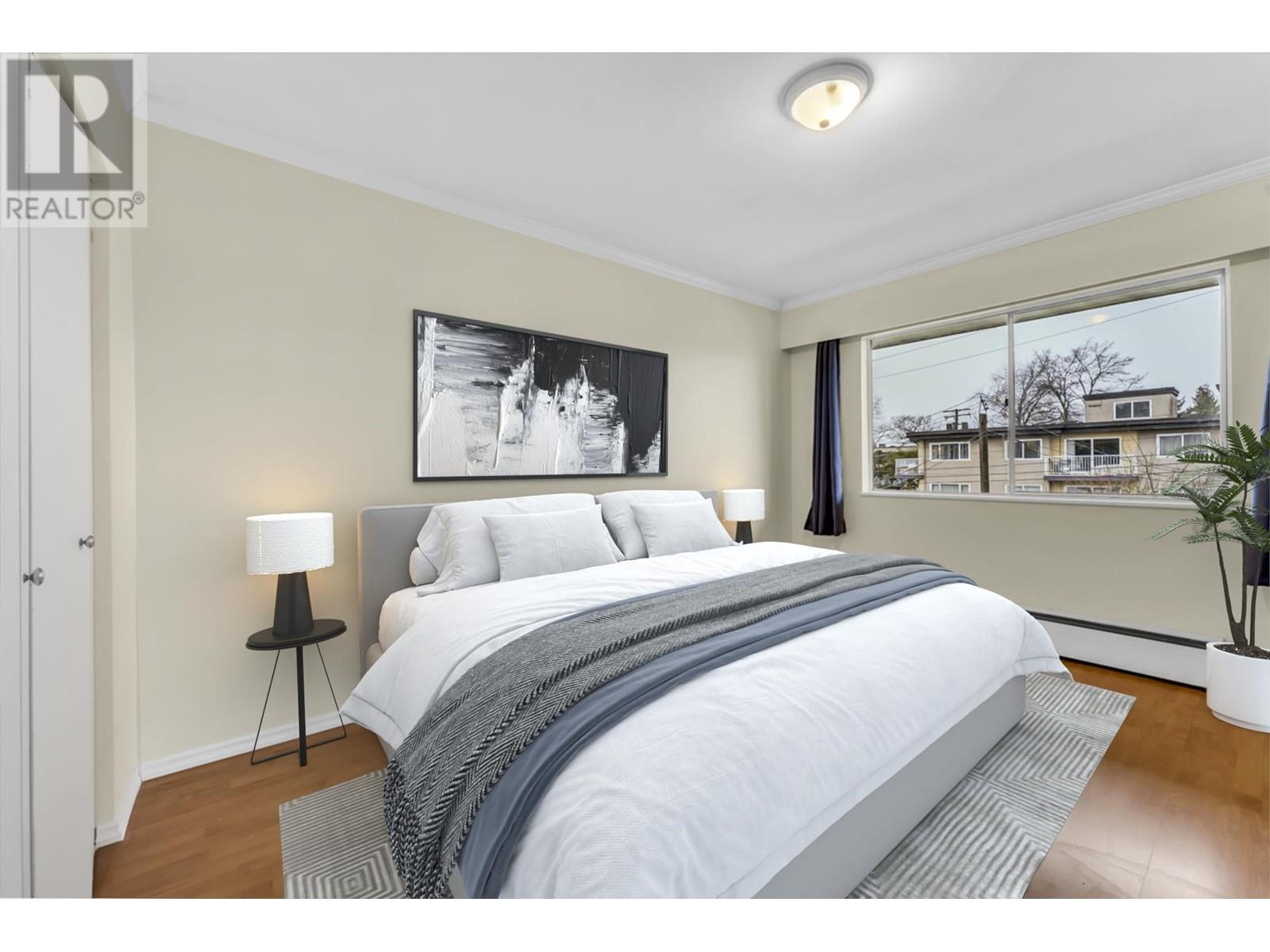 Listing Picture 10 of 18 : 302 36 E 14 AVENUE, Vancouver / 溫哥華 - 魯藝地產 Yvonne Lu Group - MLS Medallion Club Member