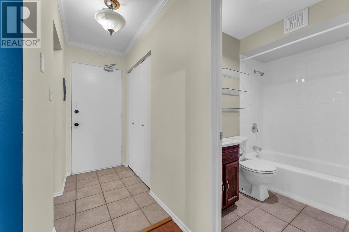 Listing Picture 12 of 18 : 302 36 E 14 AVENUE, Vancouver / 溫哥華 - 魯藝地產 Yvonne Lu Group - MLS Medallion Club Member