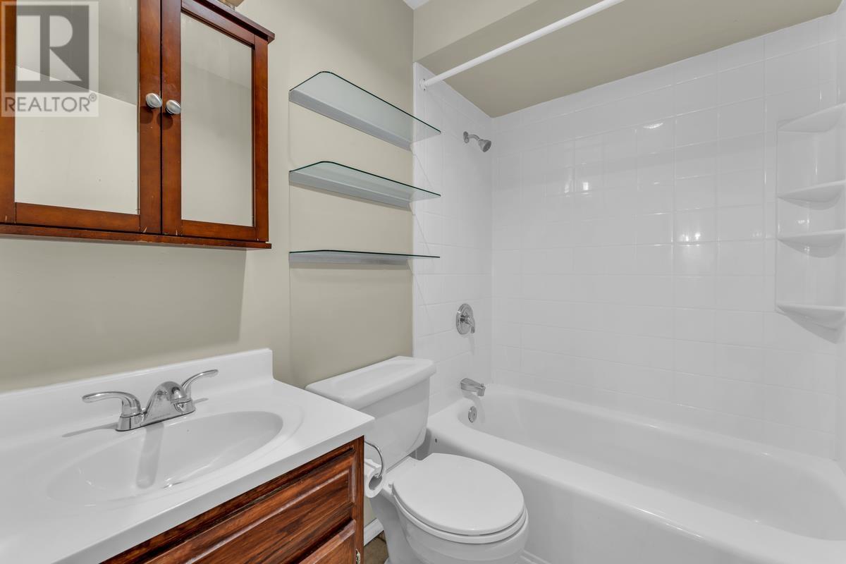 Listing Picture 13 of 18 : 302 36 E 14 AVENUE, Vancouver / 溫哥華 - 魯藝地產 Yvonne Lu Group - MLS Medallion Club Member