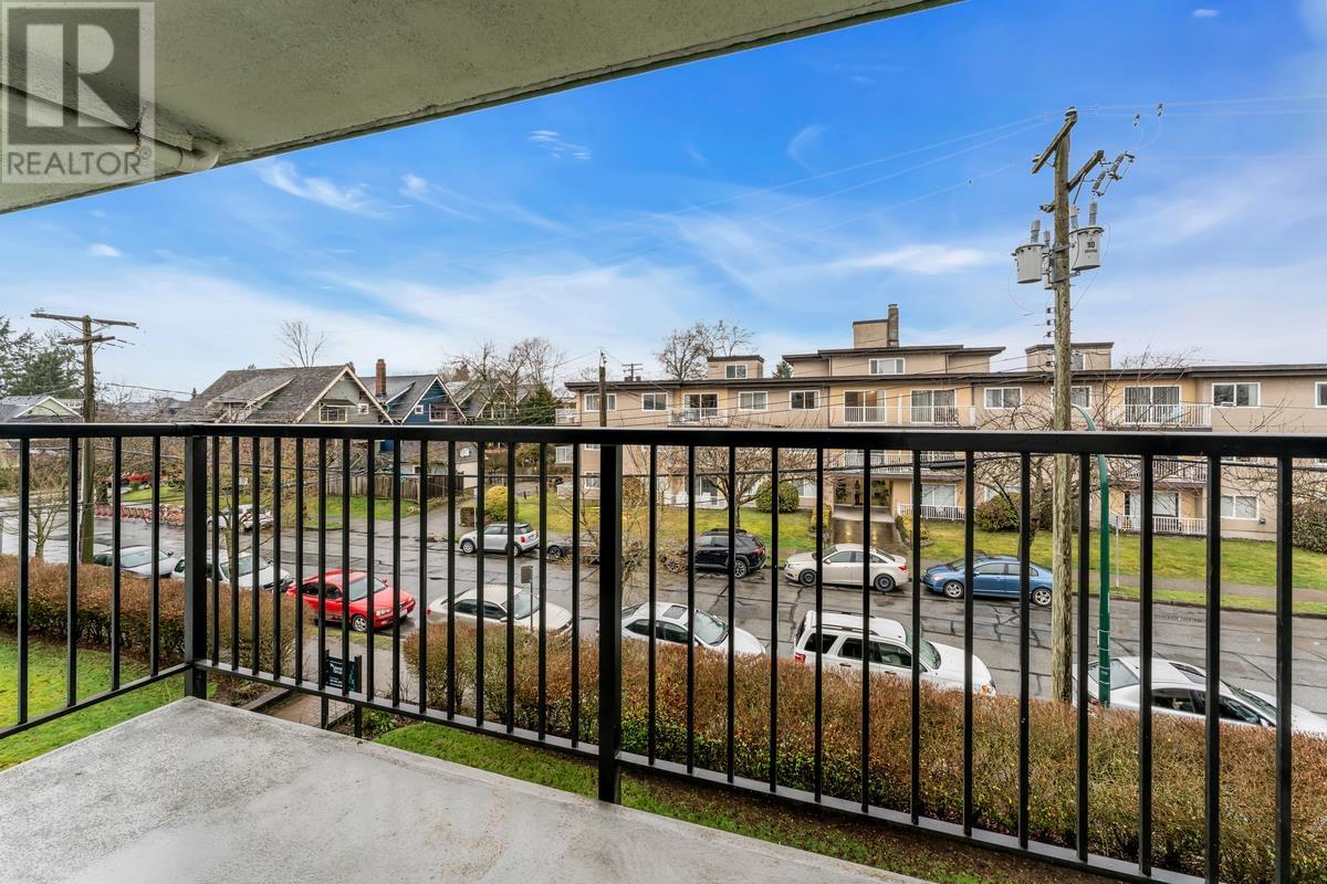 Listing Picture 15 of 18 : 302 36 E 14 AVENUE, Vancouver / 溫哥華 - 魯藝地產 Yvonne Lu Group - MLS Medallion Club Member