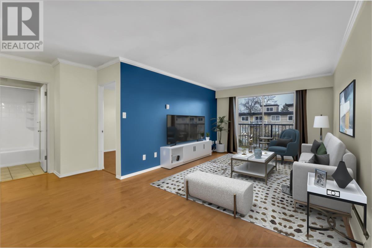 Listing Picture 2 of 18 : 302 36 E 14 AVENUE, Vancouver / 溫哥華 - 魯藝地產 Yvonne Lu Group - MLS Medallion Club Member