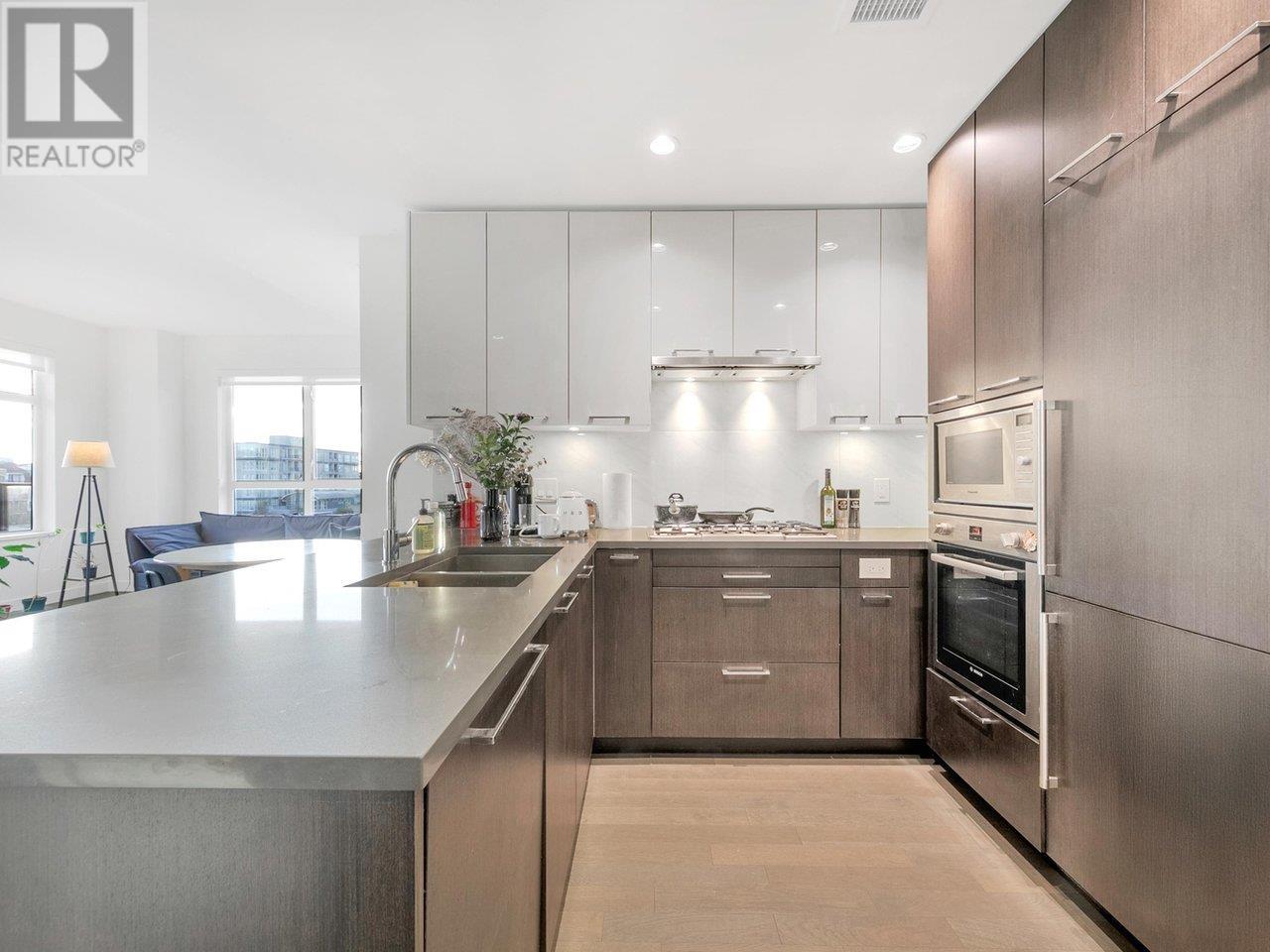 Listing Picture 3 of 21 : 412 4033 MAY DRIVE, Richmond / 烈治文 - 魯藝地產 Yvonne Lu Group - MLS Medallion Club Member