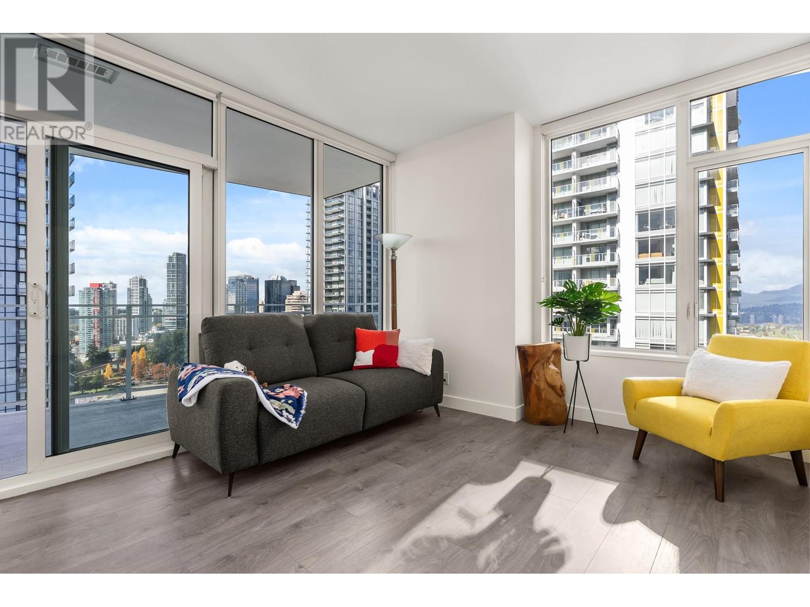 2207 5051 Imperial Street, Burnaby, British Columbia  V5J 0J3 - Photo 1 - R2965857