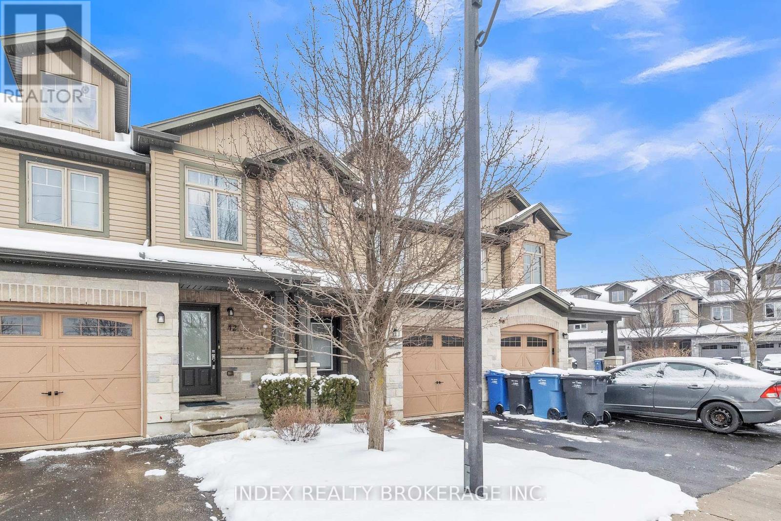 Property at 44 ARLINGTON CRESCENT image 2