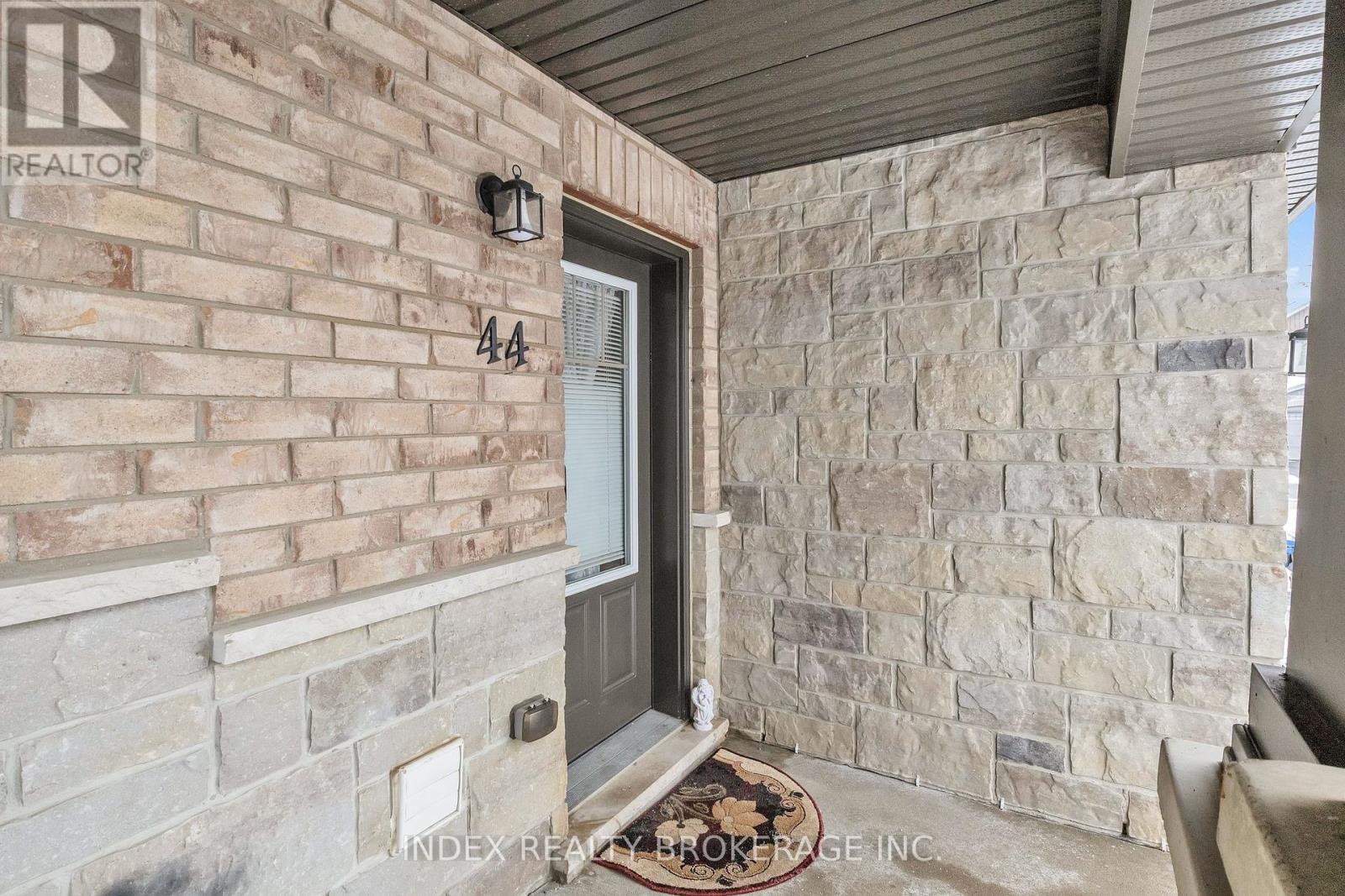 Property at 44 ARLINGTON CRESCENT image 4