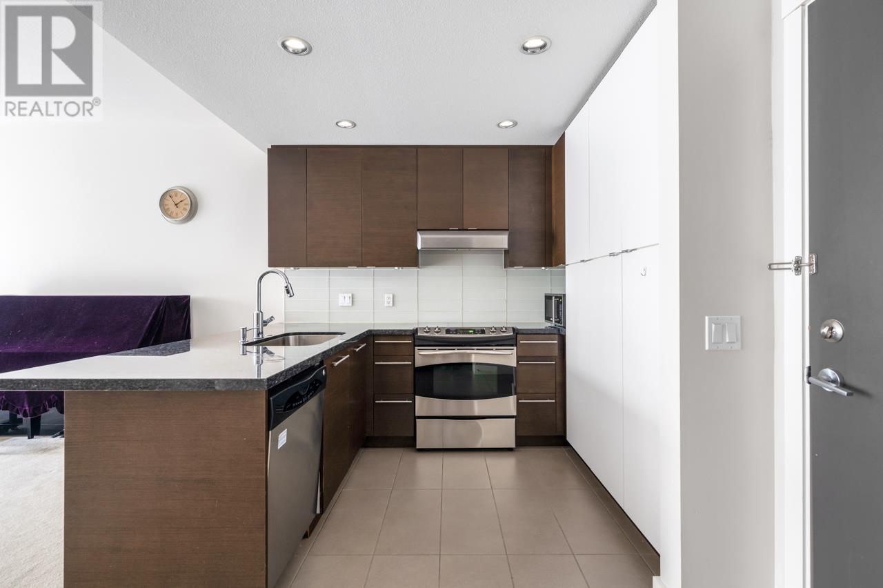 Listing Picture 5 of 19 : 301 3478 WESBROOK MALL, Vancouver / 溫哥華 - 魯藝地產 Yvonne Lu Group - MLS Medallion Club Member