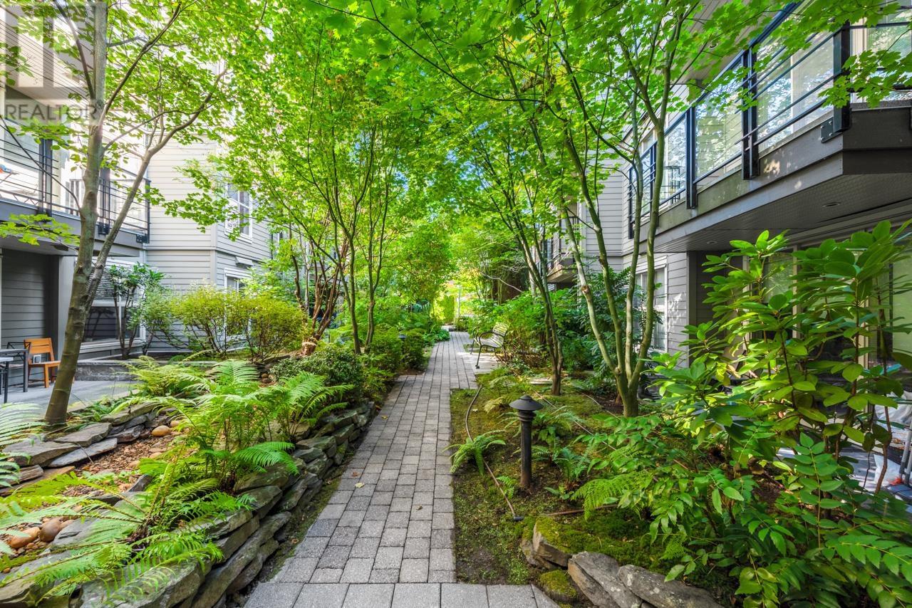 Listing Picture 19 of 19 : 301 3478 WESBROOK MALL, Vancouver / 溫哥華 - 魯藝地產 Yvonne Lu Group - MLS Medallion Club Member