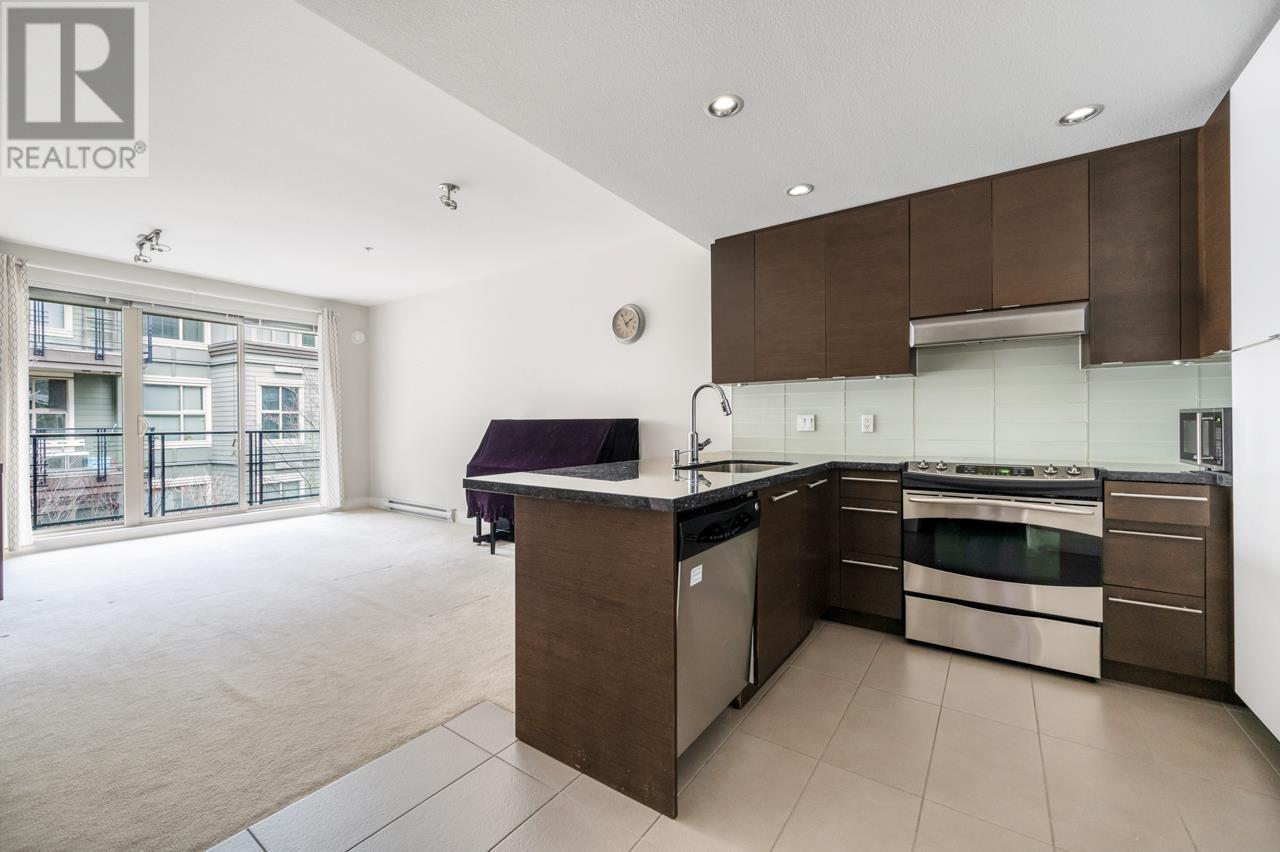 Listing Picture 2 of 19 : 301 3478 WESBROOK MALL, Vancouver / 溫哥華 - 魯藝地產 Yvonne Lu Group - MLS Medallion Club Member