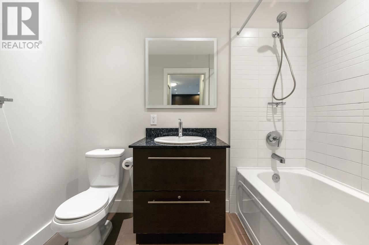 Listing Picture 12 of 19 : 301 3478 WESBROOK MALL, Vancouver / 溫哥華 - 魯藝地產 Yvonne Lu Group - MLS Medallion Club Member