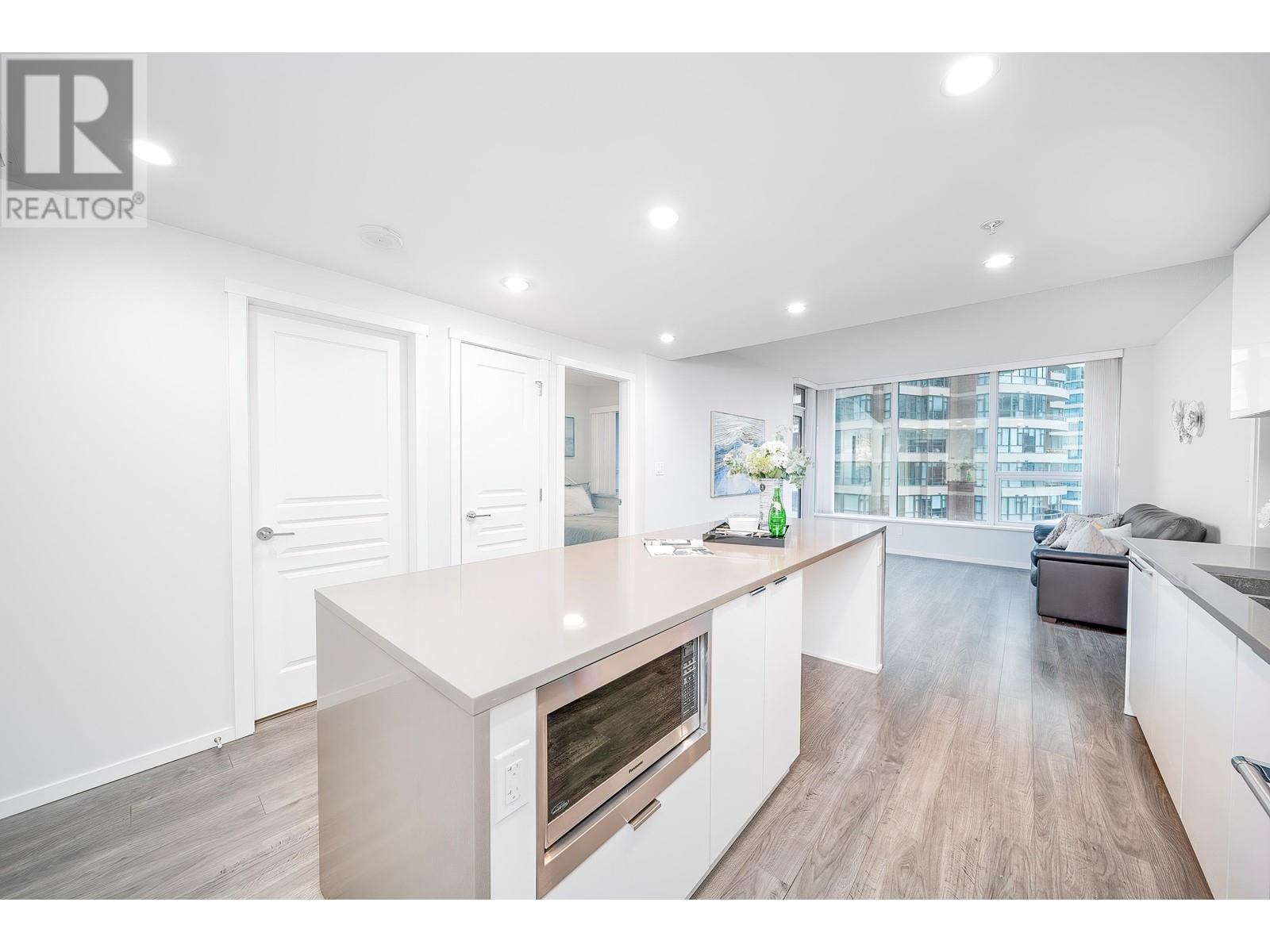Listing Picture 10 of 15 : 902 5883 BARKER AVENUE, Burnaby / 本拿比 - 魯藝地產 Yvonne Lu Group - MLS Medallion Club Member