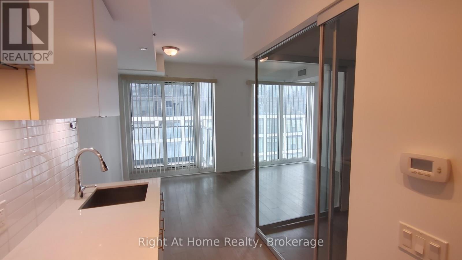Property at 1818 - 251 JARVIS STREET image 3