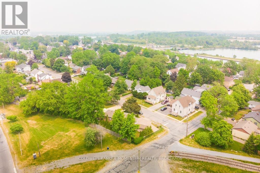 16 Ormond Street S, Thorold (Thorold Downtown), Ontario  L2V 1Y1 - Photo 3 - X8172154