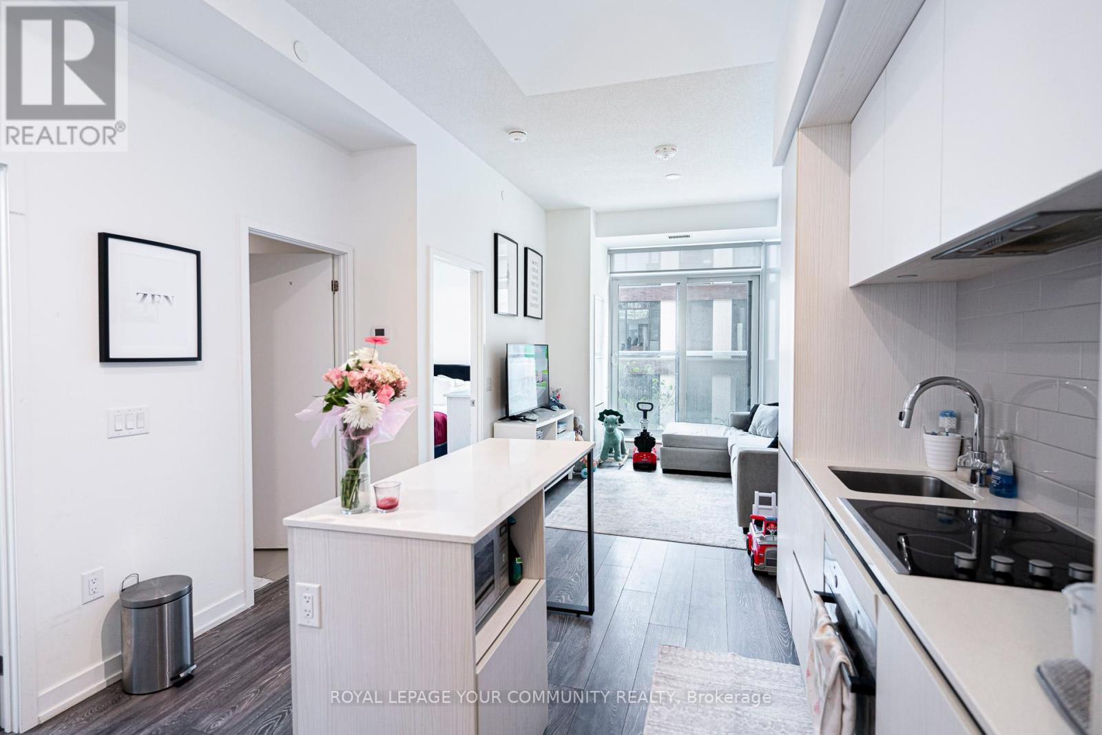 Property at 201 - 34 TUBMAN AVENUE image 5